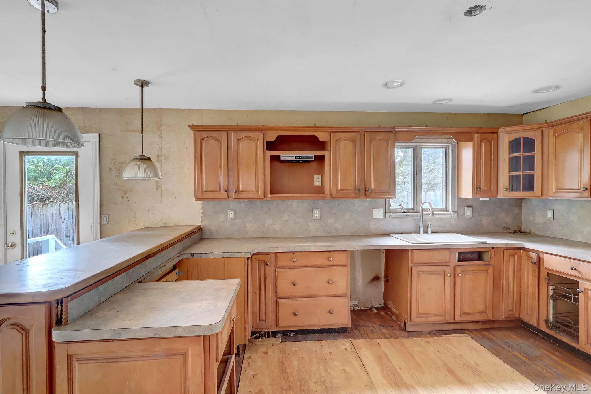 34 Thorburn Avenue, Brookhaven, NY, 5 Bedrooms Bedrooms, 9 Rooms Rooms,2 BathroomsBathrooms,Residential,For Rent,Thorburn,0,1028196 34 Thorburn Avenue, Brookhaven, NY, 5 Bedrooms Bedrooms, 9 Rooms Rooms,2 BathroomsBathrooms,Residential,For Rent,Thorburn,0,1028196