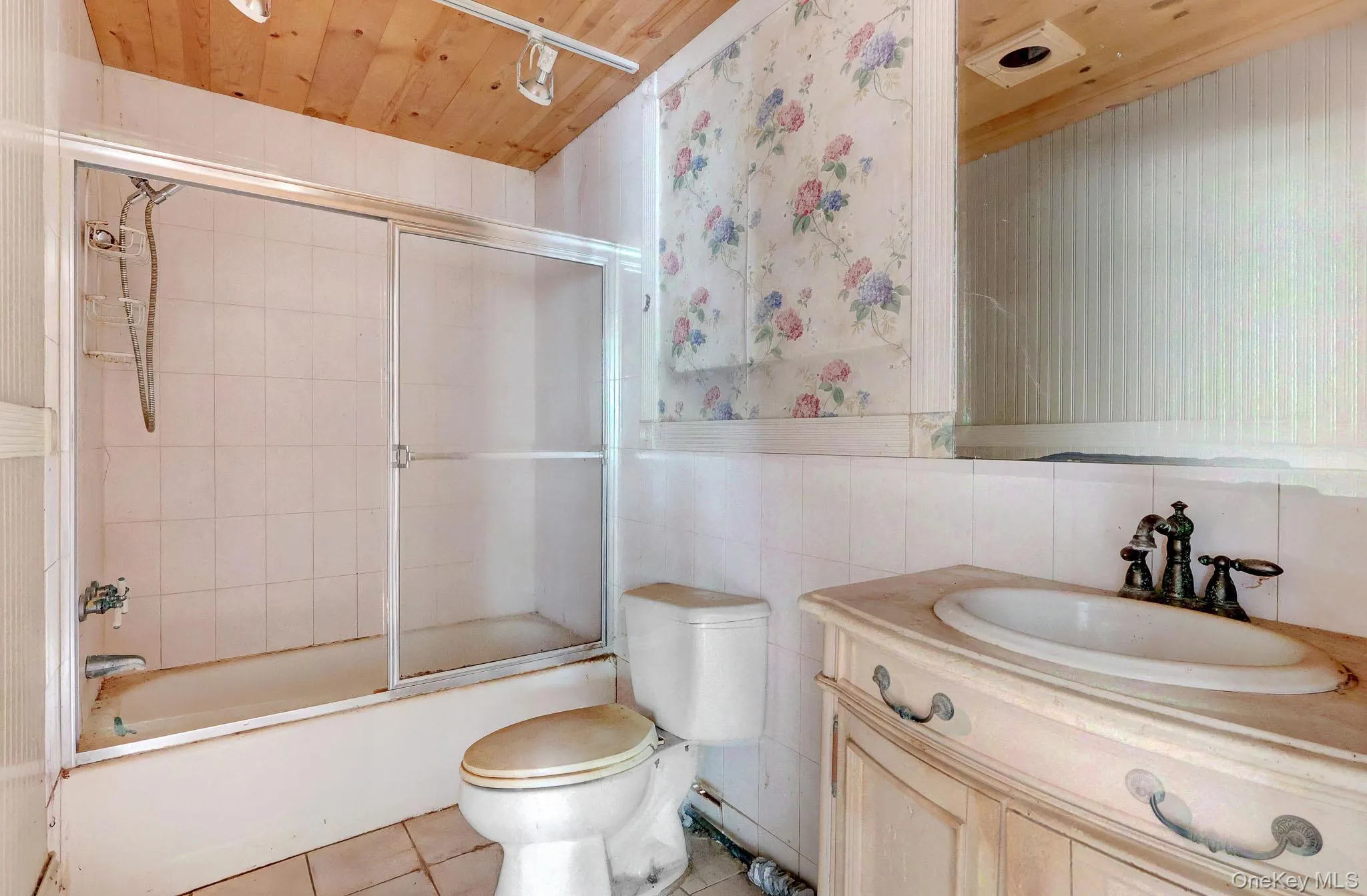 34 Thorburn Avenue, Brookhaven, NY, 5 Bedrooms Bedrooms, 9 Rooms Rooms,2 BathroomsBathrooms,Residential,For Rent,Thorburn,0,1028196 34 Thorburn Avenue, Brookhaven, NY, 5 Bedrooms Bedrooms, 9 Rooms Rooms,2 BathroomsBathrooms,Residential,For Rent,Thorburn,0,1028196