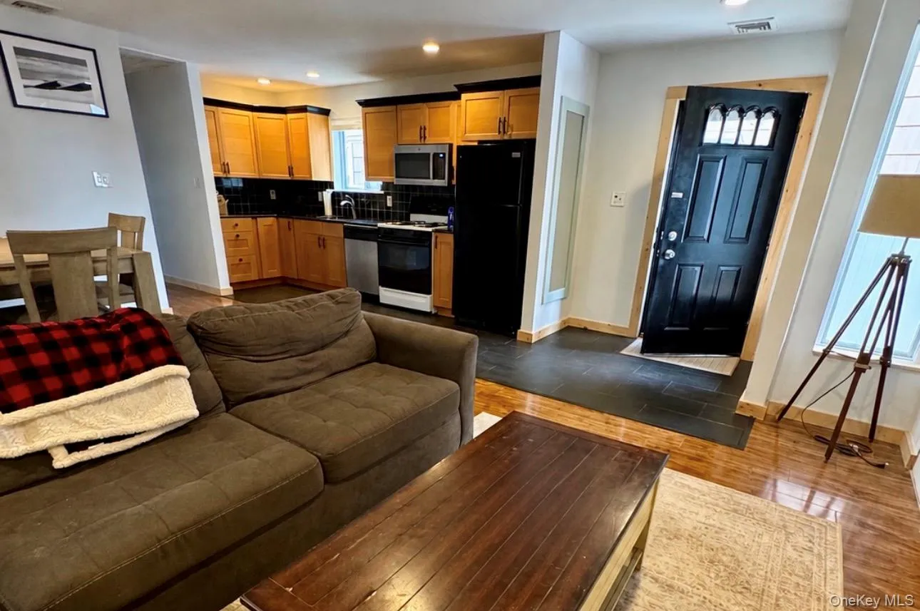 717 Walnut Street, Long Beach, NY, 3 Bedrooms Bedrooms, 6 Rooms Rooms,2 BathroomsBathrooms,Residential Lease,For Rent,Walnut,0,1028201 717 Walnut Street, Long Beach, NY, 3 Bedrooms Bedrooms, 6 Rooms Rooms,2 BathroomsBathrooms,Residential Lease,For Rent,Walnut,0,1028201