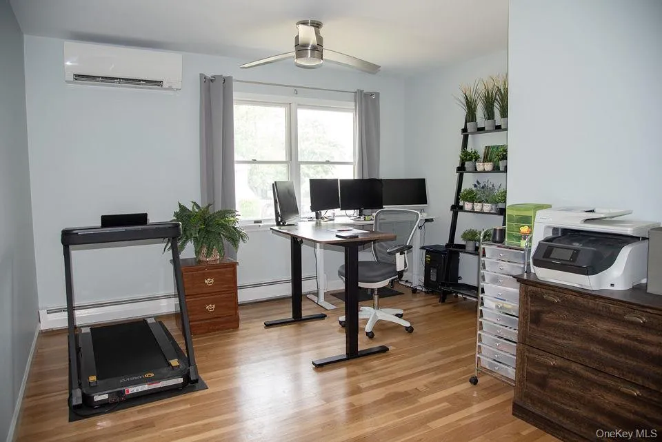 Bedroom #4 used a home office Bedroom #4 used a home office