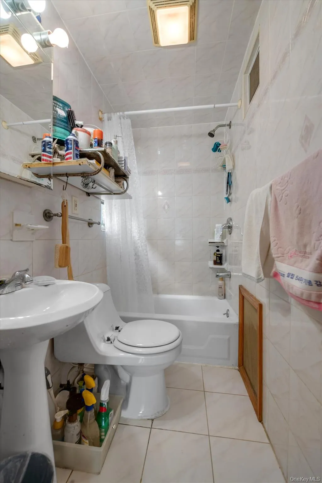 5011 175th Street, New York, NY, 3 Bedrooms Bedrooms, 6 Rooms Rooms,3 BathroomsBathrooms,Residential,For Rent,175th,0,1028235 5011 175th Street, New York, NY, 3 Bedrooms Bedrooms, 6 Rooms Rooms,3 BathroomsBathrooms,Residential,For Rent,175th,0,1028235