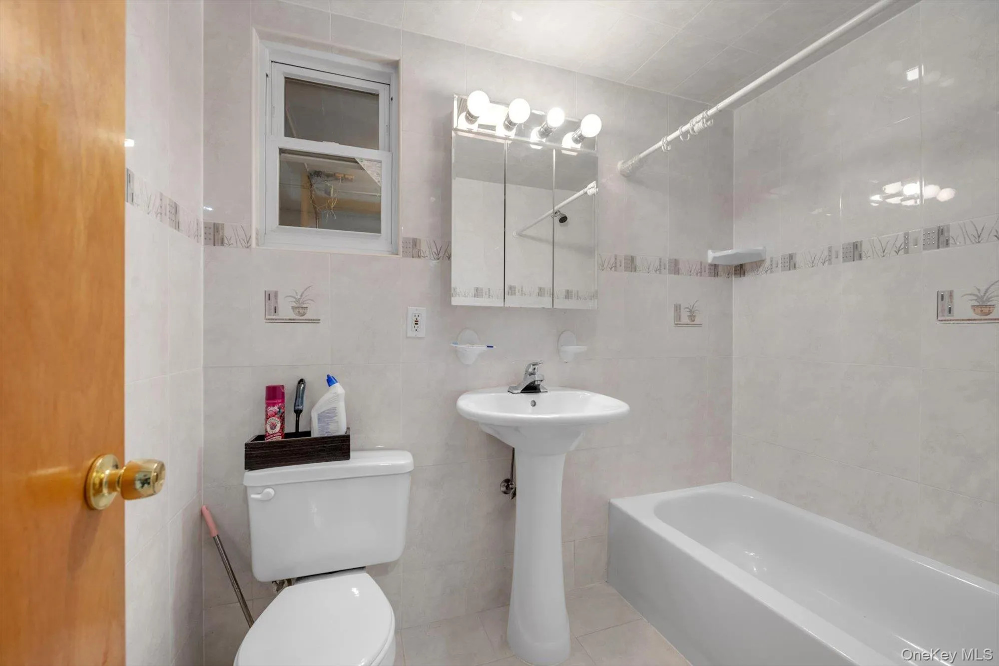 5011 175th Street, New York, NY, 3 Bedrooms Bedrooms, 6 Rooms Rooms,3 BathroomsBathrooms,Residential,For Rent,175th,0,1028235 5011 175th Street, New York, NY, 3 Bedrooms Bedrooms, 6 Rooms Rooms,3 BathroomsBathrooms,Residential,For Rent,175th,0,1028235