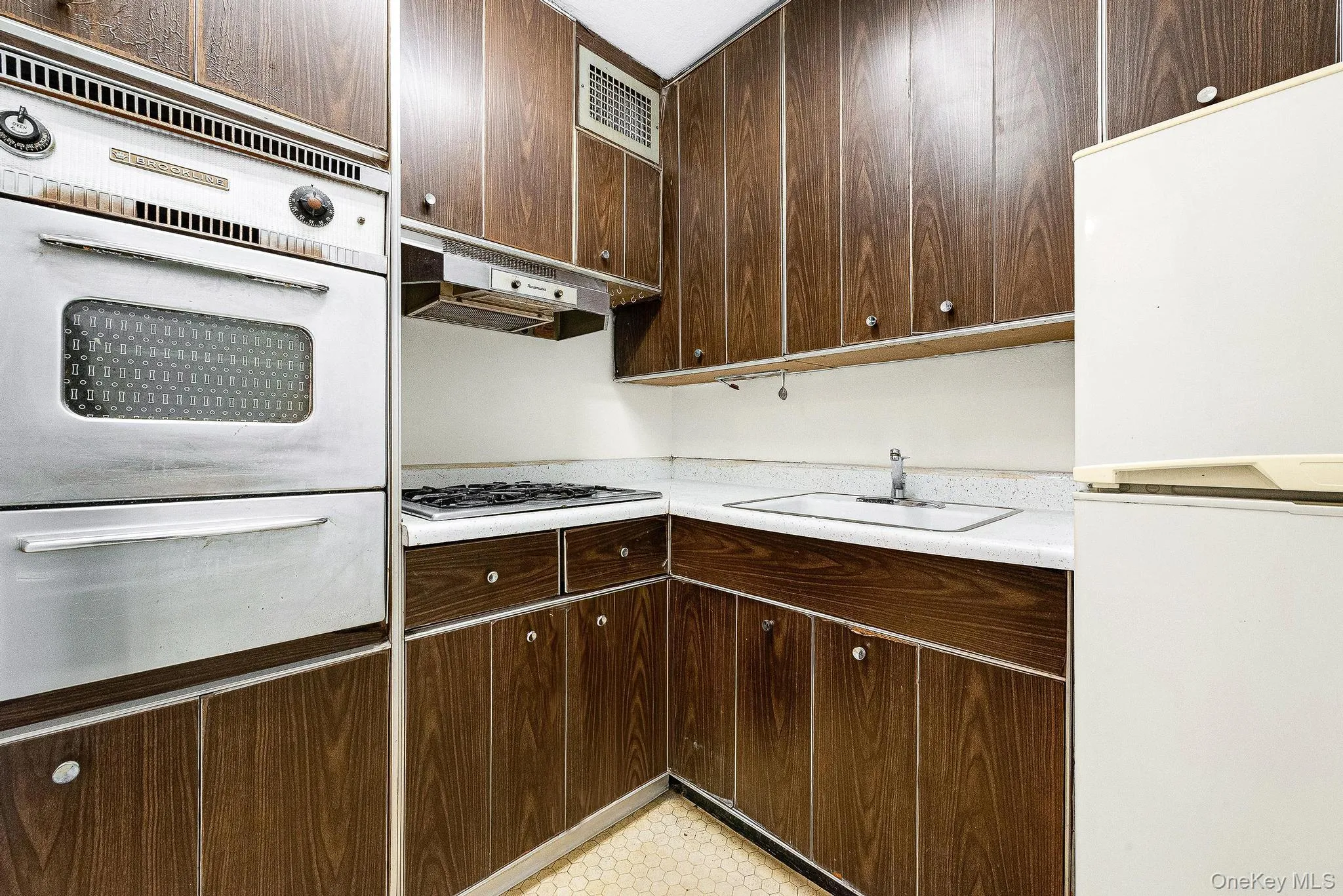 111-20 73rd Avenue, New York, NY, 3 Rooms Rooms,1 BathroomBathrooms,Residential,For Rent,73rd,0,1028237 111-20 73rd Avenue, New York, NY, 3 Rooms Rooms,1 BathroomBathrooms,Residential,For Rent,73rd,0,1028237