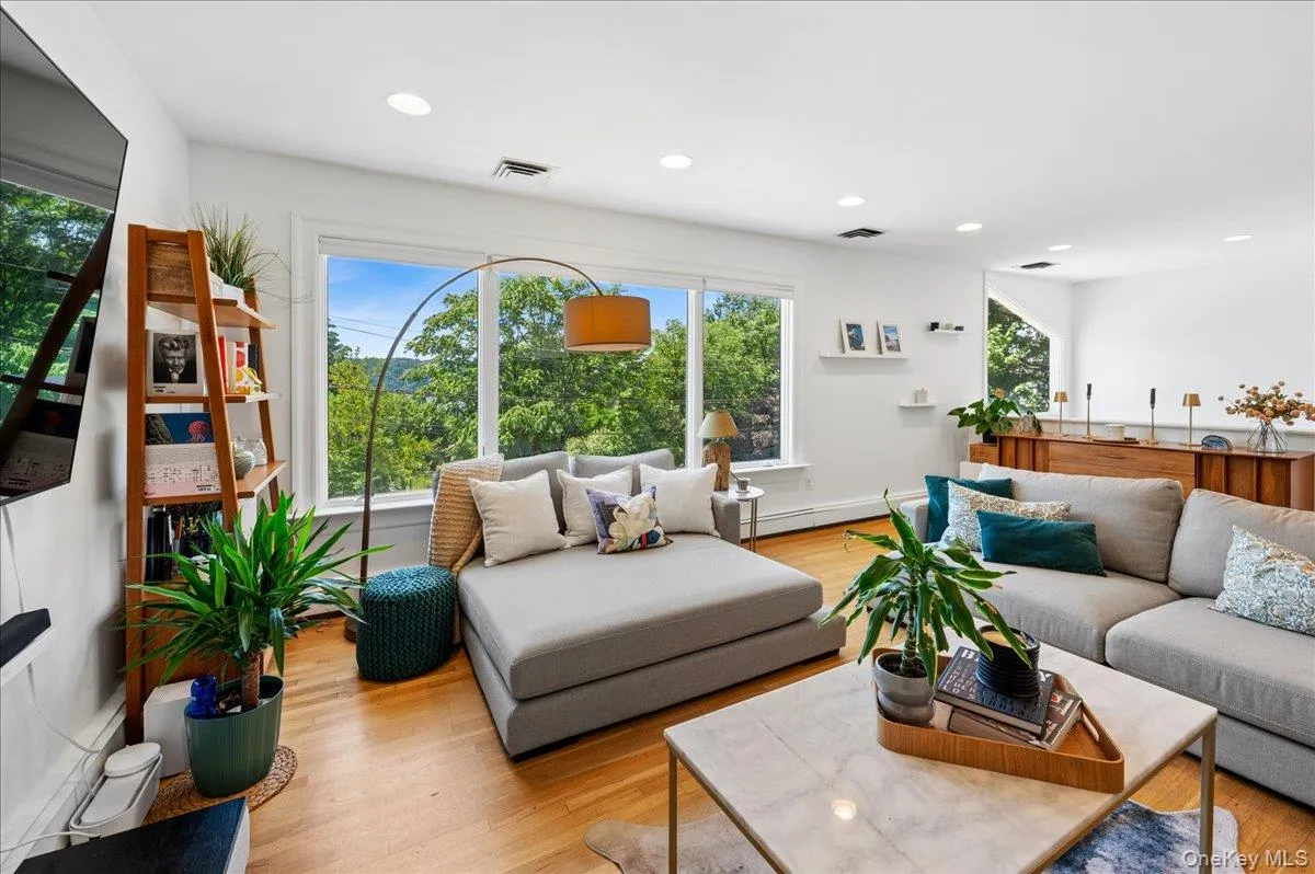 12 Livingston Avenue, Greenburgh, NY, 3 Bedrooms Bedrooms, 6 Rooms Rooms,2 BathroomsBathrooms,Residential,For Rent,Livingston,0,1028239 12 Livingston Avenue, Greenburgh, NY, 3 Bedrooms Bedrooms, 6 Rooms Rooms,2 BathroomsBathrooms,Residential,For Rent,Livingston,0,1028239