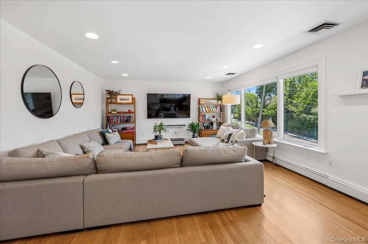 12 Livingston Avenue, Greenburgh, NY, 3 Bedrooms Bedrooms, 6 Rooms Rooms,2 BathroomsBathrooms,Residential,For Rent,Livingston,0,1028239 12 Livingston Avenue, Greenburgh, NY, 3 Bedrooms Bedrooms, 6 Rooms Rooms,2 BathroomsBathrooms,Residential,For Rent,Livingston,0,1028239