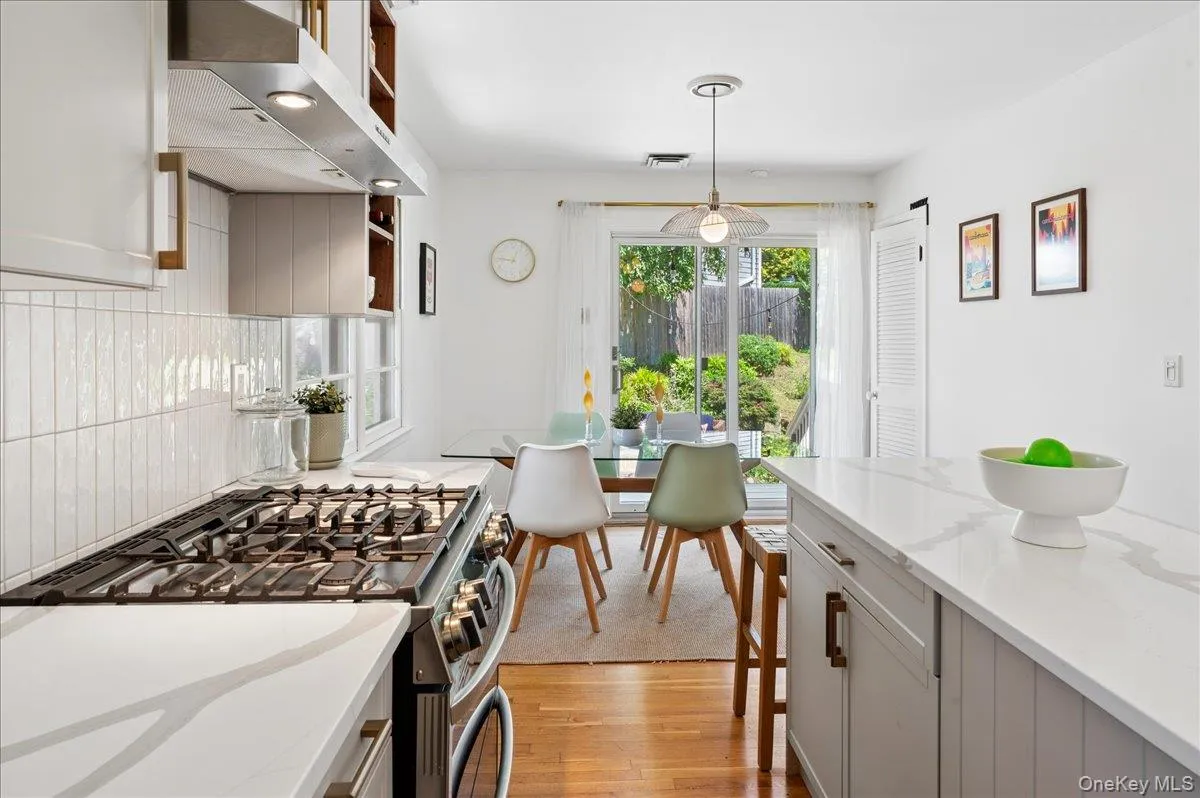 12 Livingston Avenue, Greenburgh, NY, 3 Bedrooms Bedrooms, 6 Rooms Rooms,2 BathroomsBathrooms,Residential,For Rent,Livingston,0,1028239 12 Livingston Avenue, Greenburgh, NY, 3 Bedrooms Bedrooms, 6 Rooms Rooms,2 BathroomsBathrooms,Residential,For Rent,Livingston,0,1028239