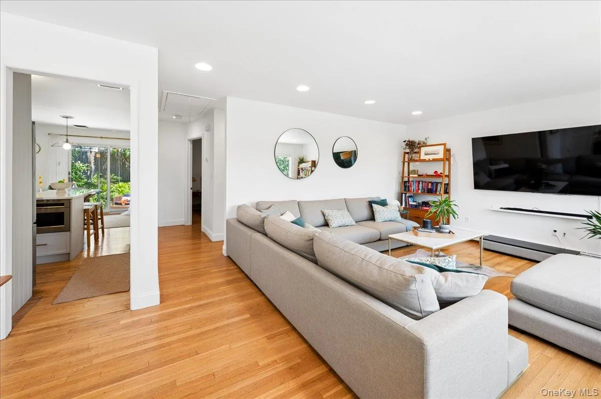 12 Livingston Avenue, Greenburgh, NY, 3 Bedrooms Bedrooms, 6 Rooms Rooms,2 BathroomsBathrooms,Residential,For Rent,Livingston,0,1028239 12 Livingston Avenue, Greenburgh, NY, 3 Bedrooms Bedrooms, 6 Rooms Rooms,2 BathroomsBathrooms,Residential,For Rent,Livingston,0,1028239