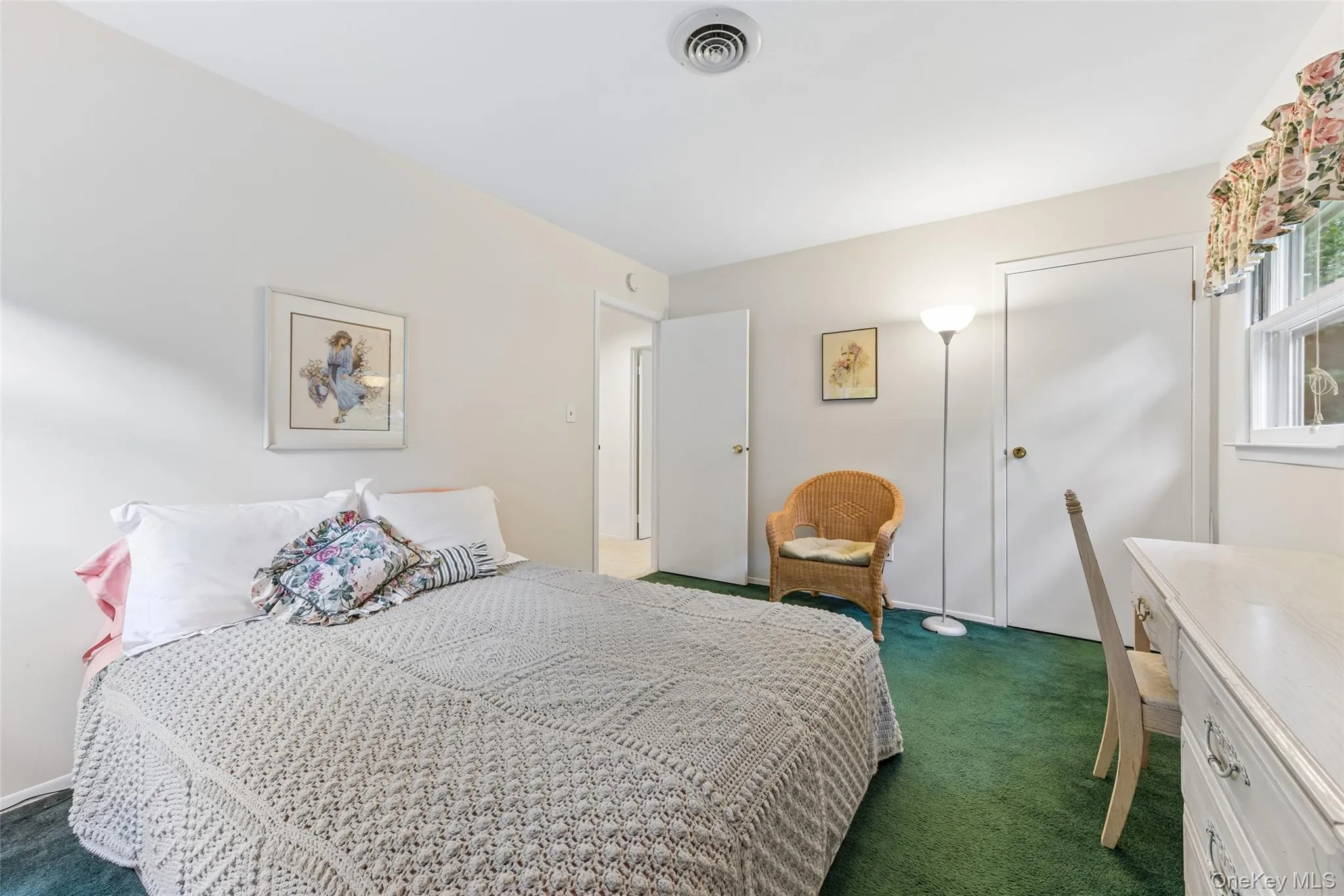 14 Mont Avenue, Huntington, NY, 4 Bedrooms Bedrooms, 9 Rooms Rooms,2 BathroomsBathrooms,Residential,For Rent,Mont,0,1028241 14 Mont Avenue, Huntington, NY, 4 Bedrooms Bedrooms, 9 Rooms Rooms,2 BathroomsBathrooms,Residential,For Rent,Mont,0,1028241
