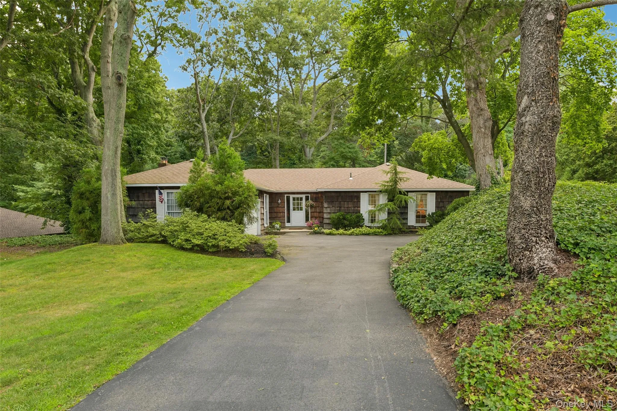14 Mont Avenue, Huntington, NY, 4 Bedrooms Bedrooms, 9 Rooms Rooms,2 BathroomsBathrooms,Residential,For Rent,Mont,0,1028241 14 Mont Avenue, Huntington, NY, 4 Bedrooms Bedrooms, 9 Rooms Rooms,2 BathroomsBathrooms,Residential,For Rent,Mont,0,1028241