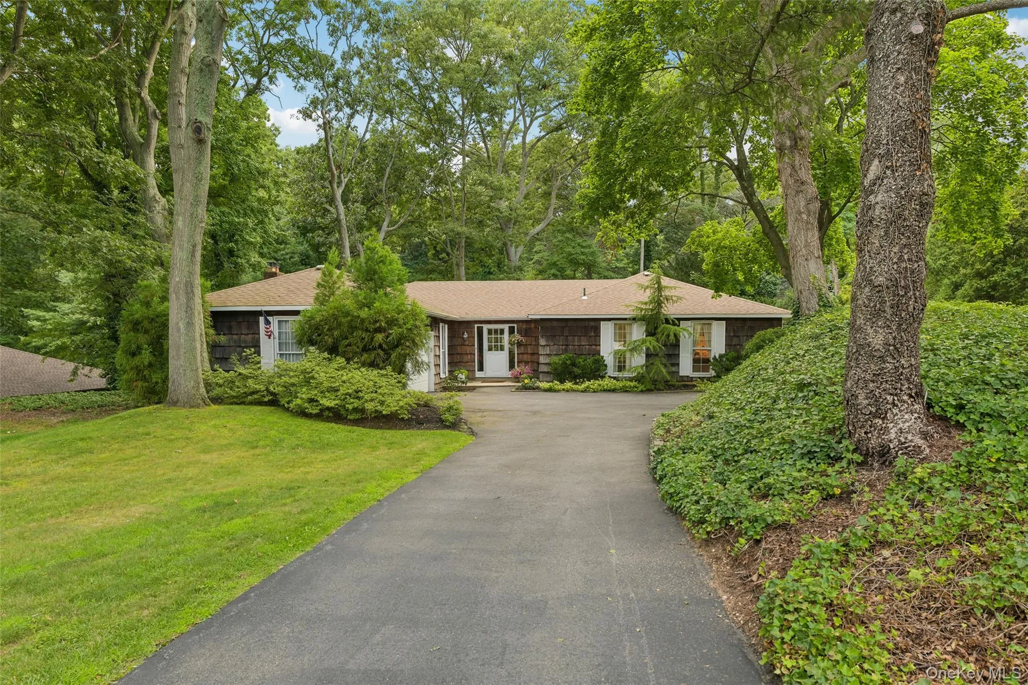 14 Mont Avenue, Huntington, NY, 4 Bedrooms Bedrooms, 9 Rooms Rooms,2 BathroomsBathrooms,Residential,For Rent,Mont,0,1028241 14 Mont Avenue, Huntington, NY, 4 Bedrooms Bedrooms, 9 Rooms Rooms,2 BathroomsBathrooms,Residential,For Rent,Mont,0,1028241
