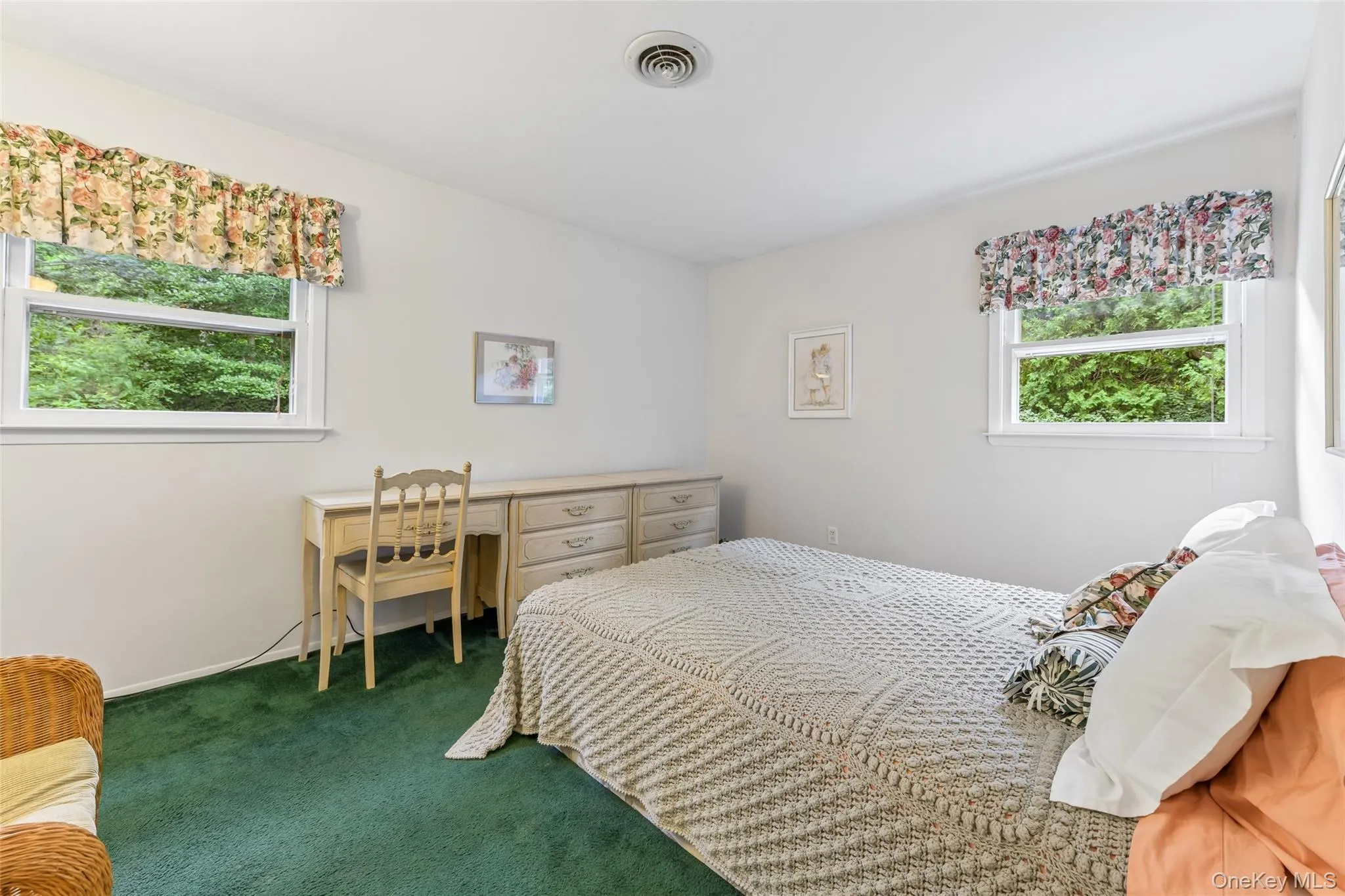 14 Mont Avenue, Huntington, NY, 4 Bedrooms Bedrooms, 9 Rooms Rooms,2 BathroomsBathrooms,Residential,For Rent,Mont,0,1028241 14 Mont Avenue, Huntington, NY, 4 Bedrooms Bedrooms, 9 Rooms Rooms,2 BathroomsBathrooms,Residential,For Rent,Mont,0,1028241