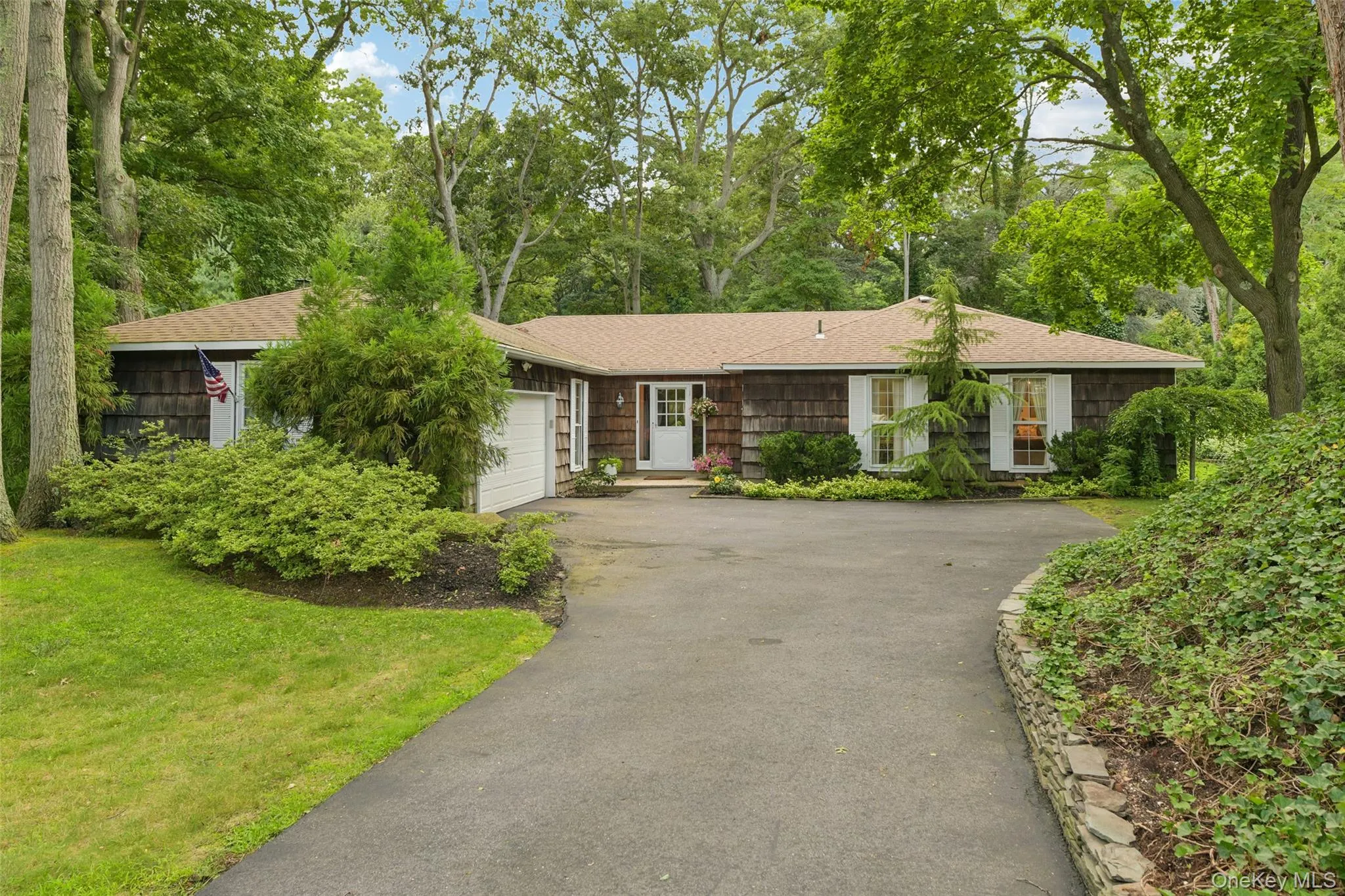 14 Mont Avenue, Huntington, NY, 4 Bedrooms Bedrooms, 9 Rooms Rooms,2 BathroomsBathrooms,Residential,For Rent,Mont,0,1028241 14 Mont Avenue, Huntington, NY, 4 Bedrooms Bedrooms, 9 Rooms Rooms,2 BathroomsBathrooms,Residential,For Rent,Mont,0,1028241