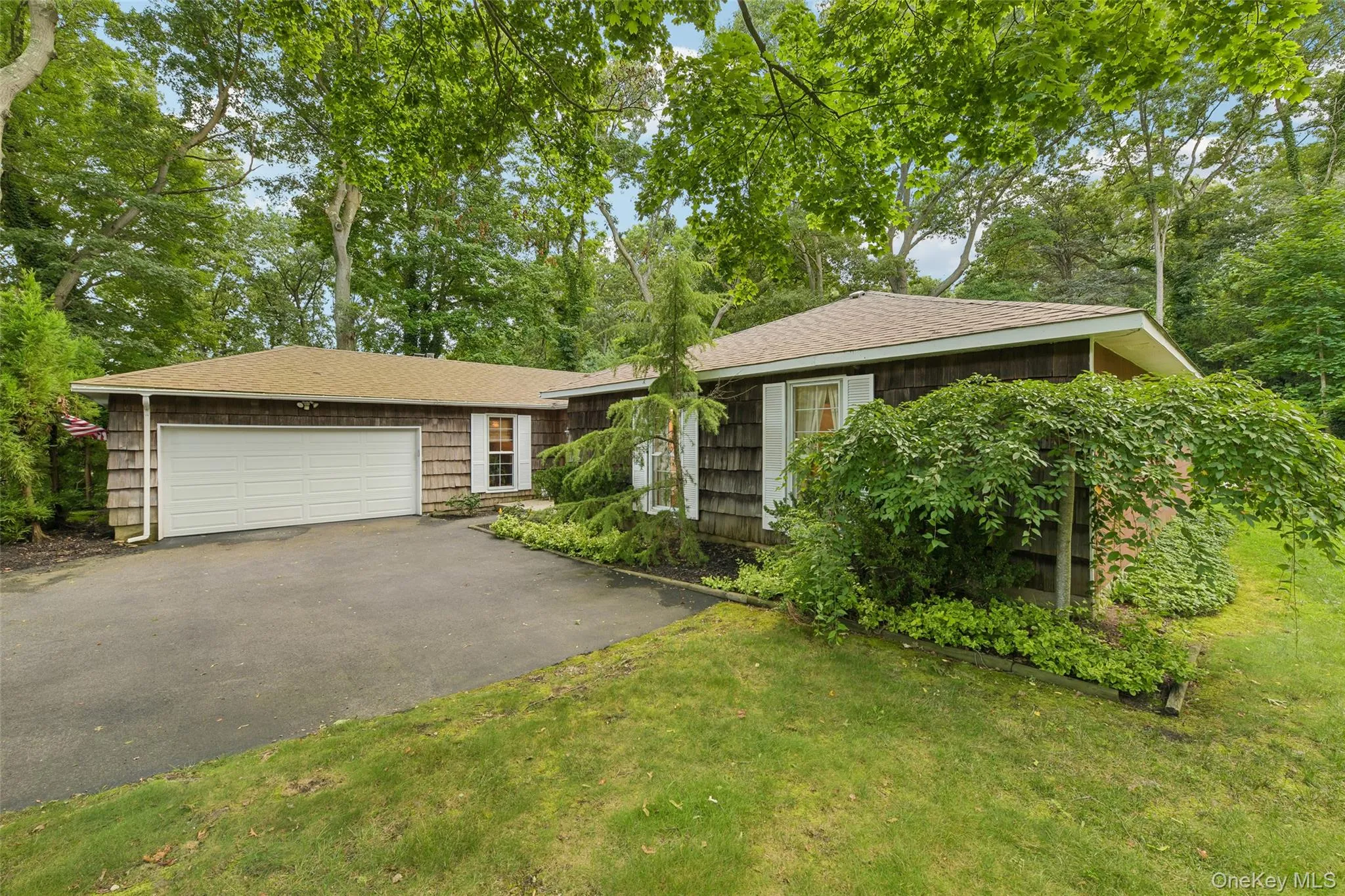 14 Mont Avenue, Huntington, NY, 4 Bedrooms Bedrooms, 9 Rooms Rooms,2 BathroomsBathrooms,Residential,For Rent,Mont,0,1028241 14 Mont Avenue, Huntington, NY, 4 Bedrooms Bedrooms, 9 Rooms Rooms,2 BathroomsBathrooms,Residential,For Rent,Mont,0,1028241