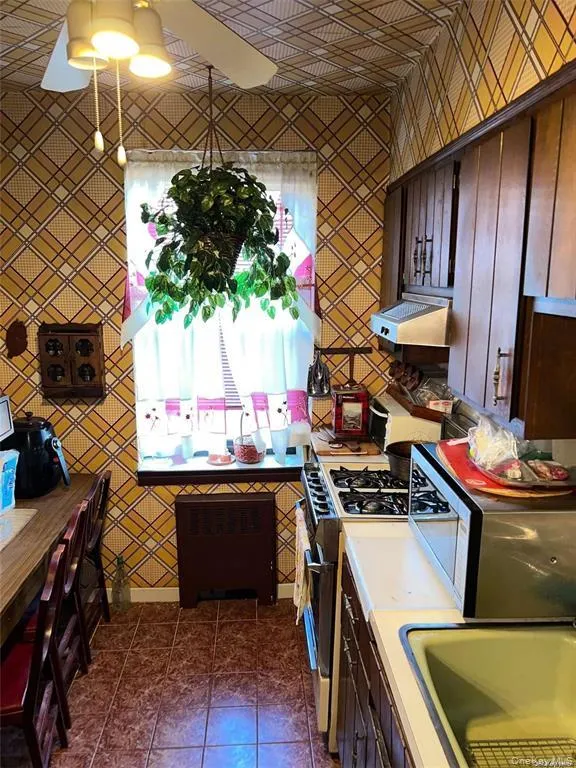 32-40 89th Street, New York, NY, 2 Bedrooms Bedrooms, 4 Rooms Rooms,1 BathroomBathrooms,Residential,For Rent,89th Street,0,1028259 32-40 89th Street, New York, NY, 2 Bedrooms Bedrooms, 4 Rooms Rooms,1 BathroomBathrooms,Residential,For Rent,89th Street,0,1028259