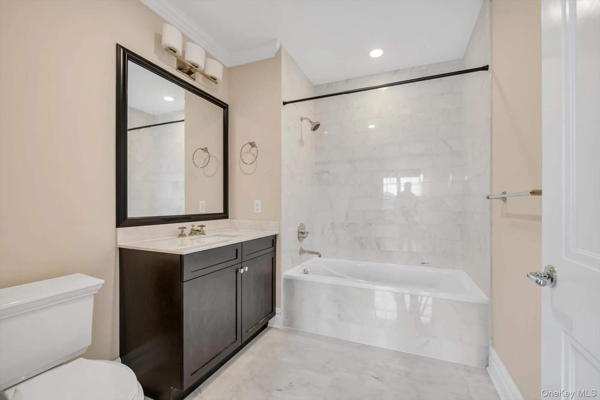 3000 Royal Court, North Hempstead, NY, 2 Bedrooms Bedrooms, 6 Rooms Rooms,2 BathroomsBathrooms,Residential,For Rent,Royal,0,1028278 3000 Royal Court, North Hempstead, NY, 2 Bedrooms Bedrooms, 6 Rooms Rooms,2 BathroomsBathrooms,Residential,For Rent,Royal,0,1028278