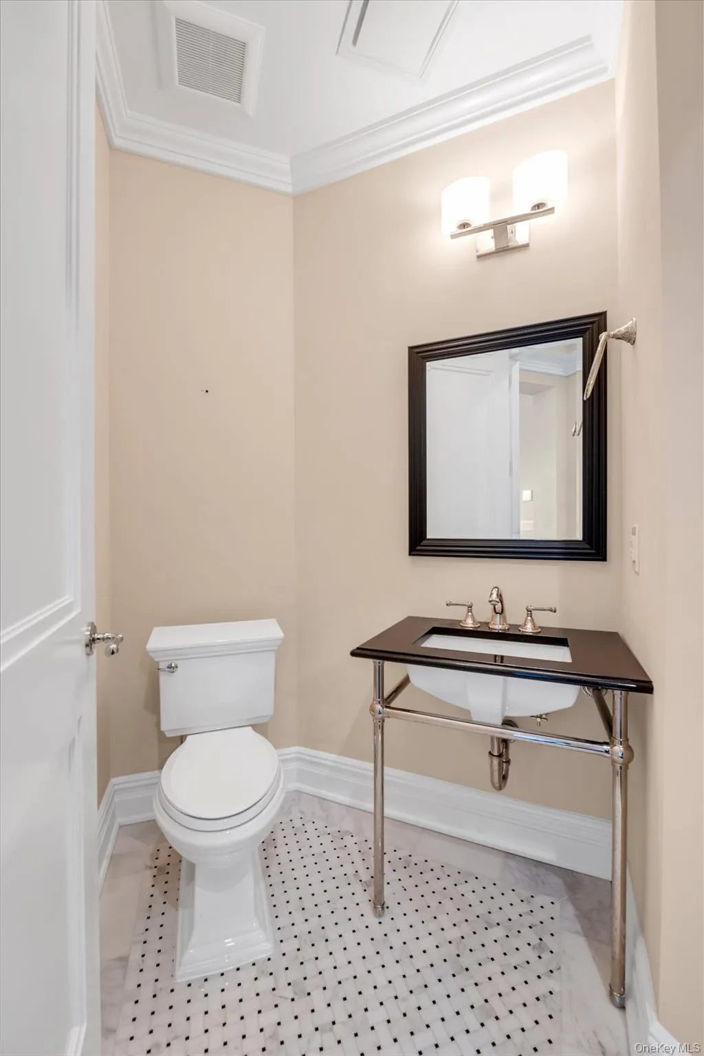 3000 Royal Court, North Hempstead, NY, 2 Bedrooms Bedrooms, 6 Rooms Rooms,2 BathroomsBathrooms,Residential,For Rent,Royal,0,1028278 3000 Royal Court, North Hempstead, NY, 2 Bedrooms Bedrooms, 6 Rooms Rooms,2 BathroomsBathrooms,Residential,For Rent,Royal,0,1028278