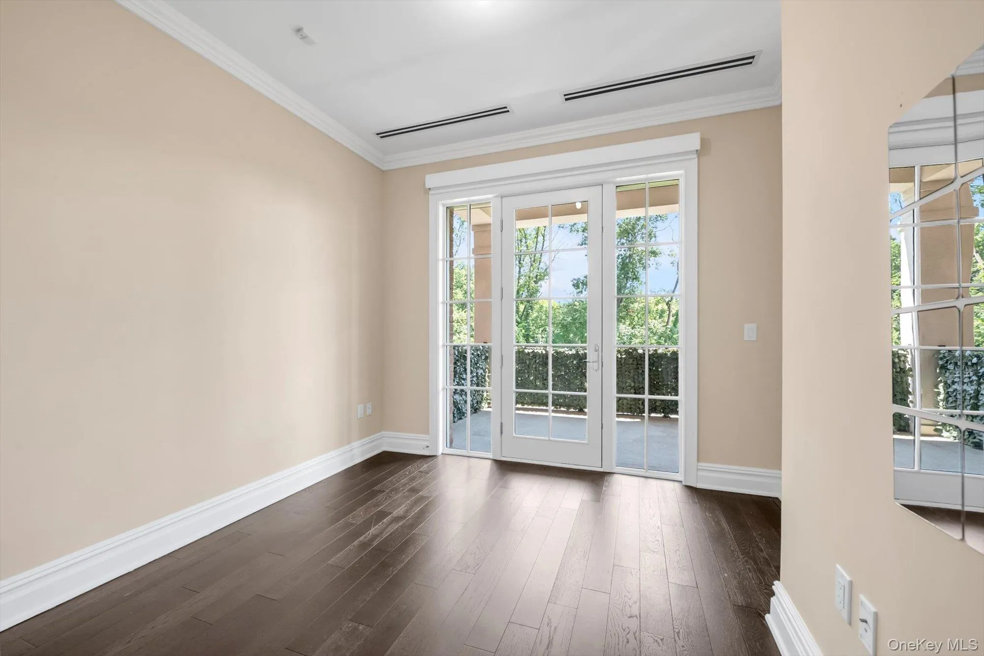 3000 Royal Court, North Hempstead, NY, 2 Bedrooms Bedrooms, 6 Rooms Rooms,2 BathroomsBathrooms,Residential,For Rent,Royal,0,1028278 3000 Royal Court, North Hempstead, NY, 2 Bedrooms Bedrooms, 6 Rooms Rooms,2 BathroomsBathrooms,Residential,For Rent,Royal,0,1028278