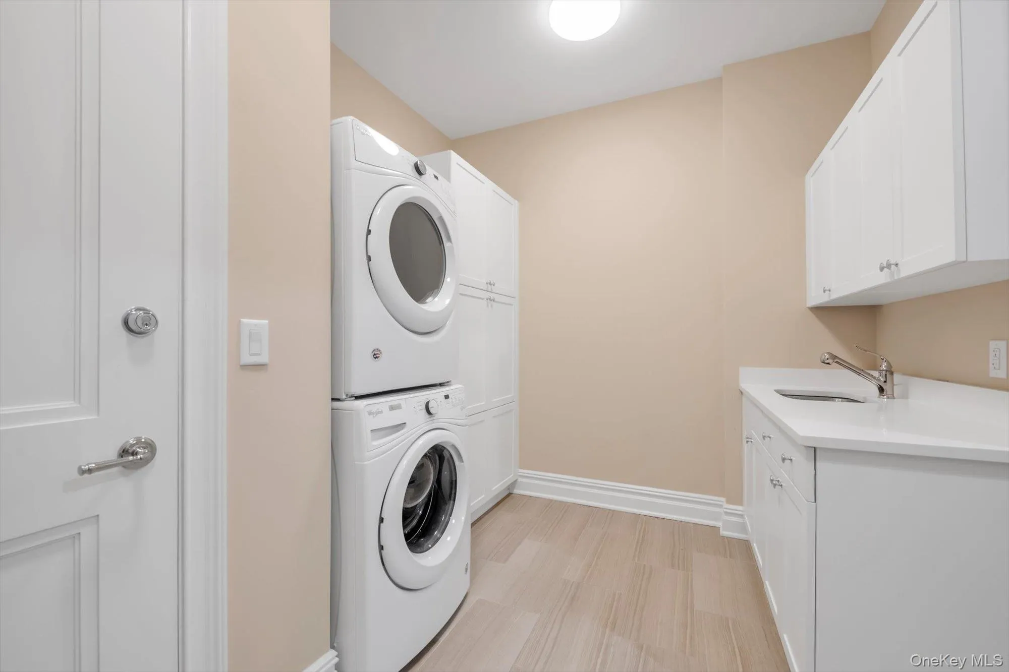 3000 Royal Court, North Hempstead, NY, 2 Bedrooms Bedrooms, 6 Rooms Rooms,2 BathroomsBathrooms,Residential,For Rent,Royal,0,1028278 3000 Royal Court, North Hempstead, NY, 2 Bedrooms Bedrooms, 6 Rooms Rooms,2 BathroomsBathrooms,Residential,For Rent,Royal,0,1028278