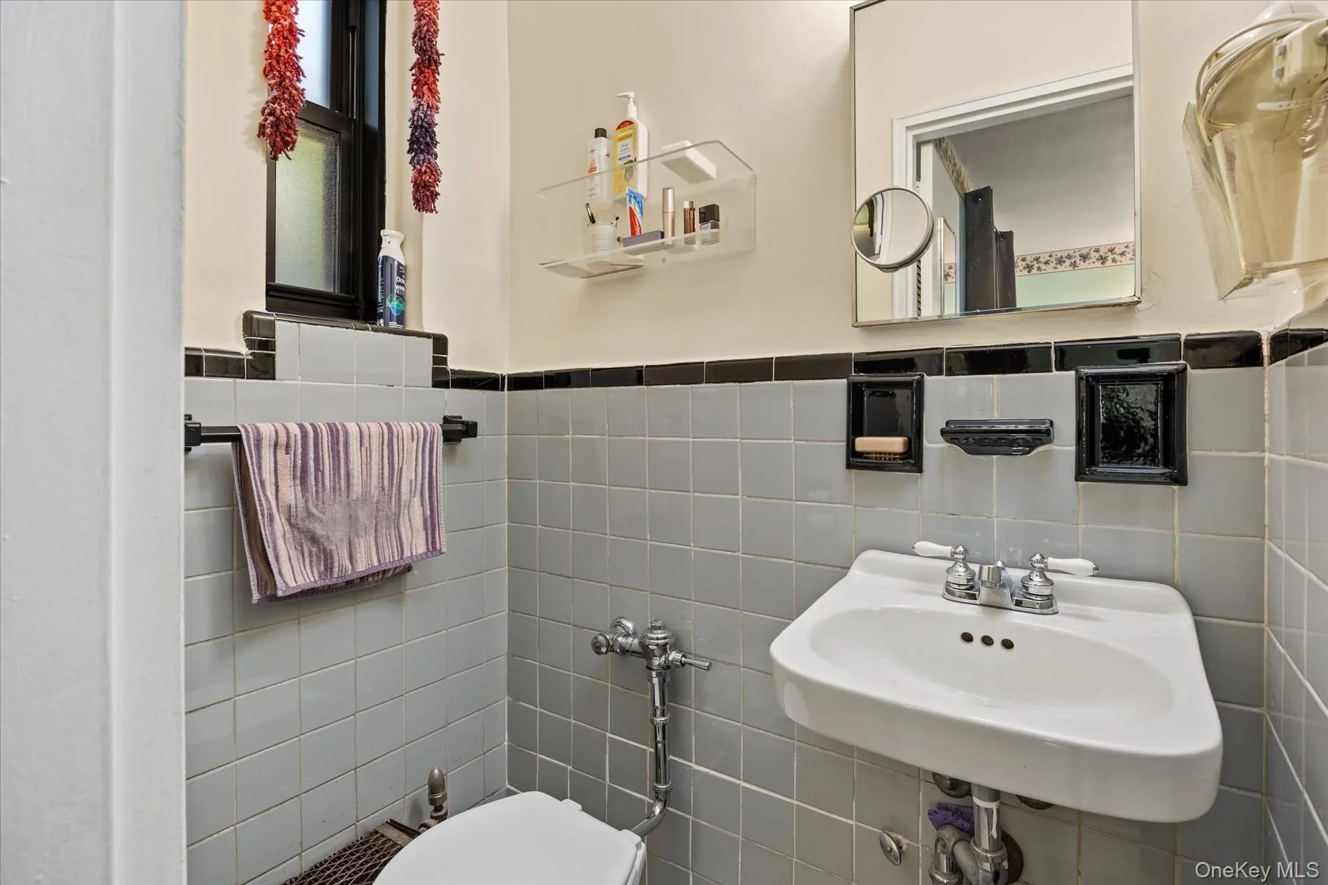 139-15 83rd Avenue, New York, NY, 3 Bedrooms Bedrooms, 6 Rooms Rooms,1 BathroomBathrooms,Residential,For Rent,83rd,0,1028285 139-15 83rd Avenue, New York, NY, 3 Bedrooms Bedrooms, 6 Rooms Rooms,1 BathroomBathrooms,Residential,For Rent,83rd,0,1028285
