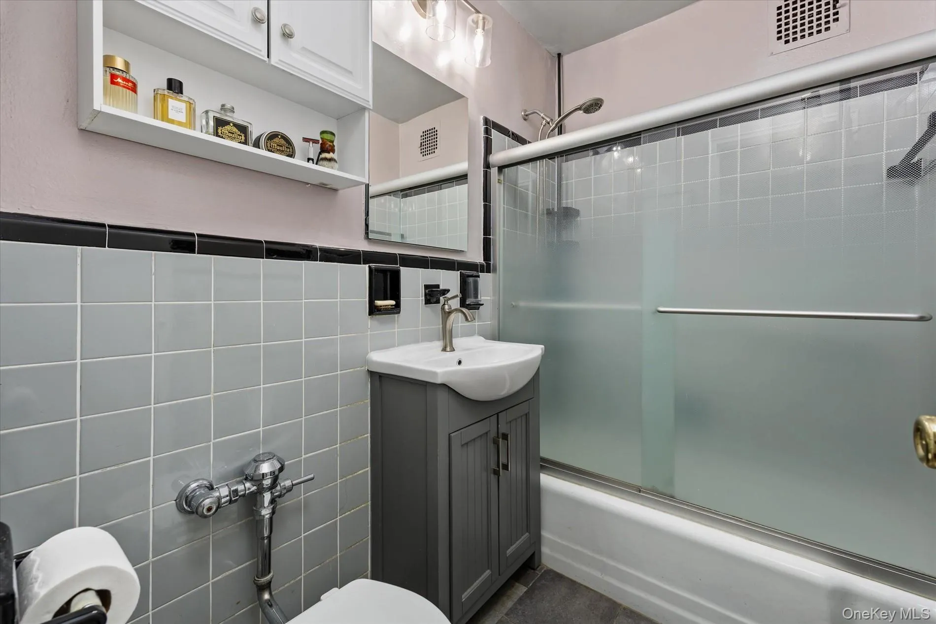 139-15 83rd Avenue, New York, NY, 3 Bedrooms Bedrooms, 6 Rooms Rooms,1 BathroomBathrooms,Residential,For Rent,83rd,0,1028285 139-15 83rd Avenue, New York, NY, 3 Bedrooms Bedrooms, 6 Rooms Rooms,1 BathroomBathrooms,Residential,For Rent,83rd,0,1028285