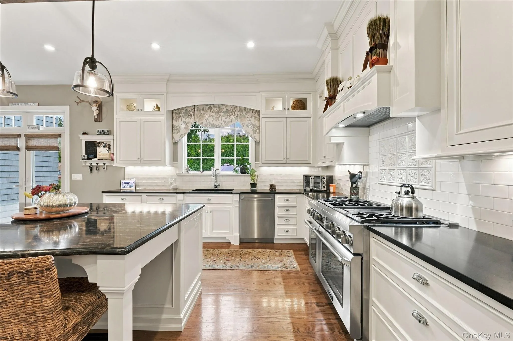 43 Shore Road, Southampton, NY, 4 Bedrooms Bedrooms, 8 Rooms Rooms,3 BathroomsBathrooms,Residential,For Rent,Shore,0,1028286 43 Shore Road, Southampton, NY, 4 Bedrooms Bedrooms, 8 Rooms Rooms,3 BathroomsBathrooms,Residential,For Rent,Shore,0,1028286