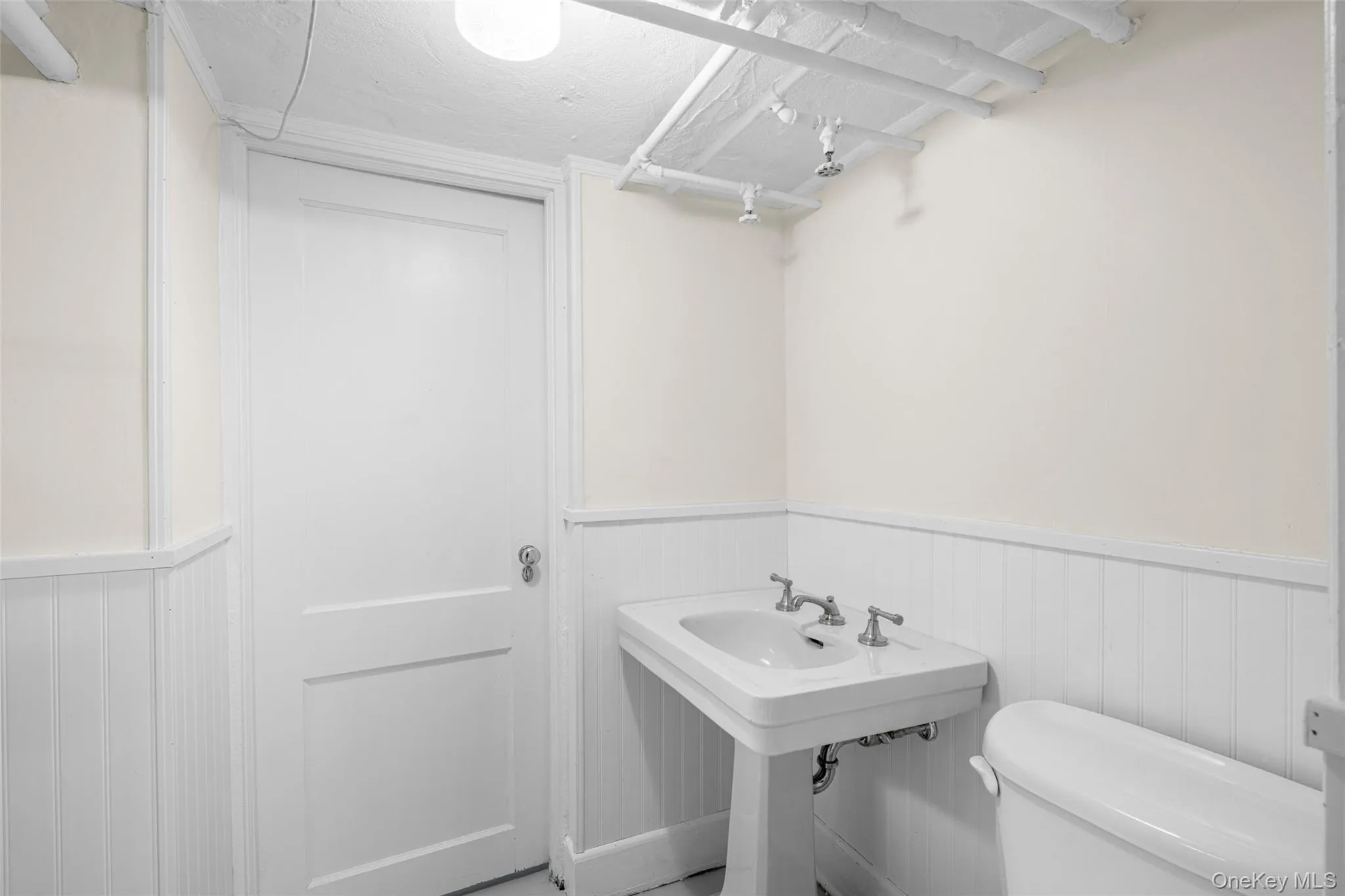 1/2 bath in basement. 1/2 bath in basement.