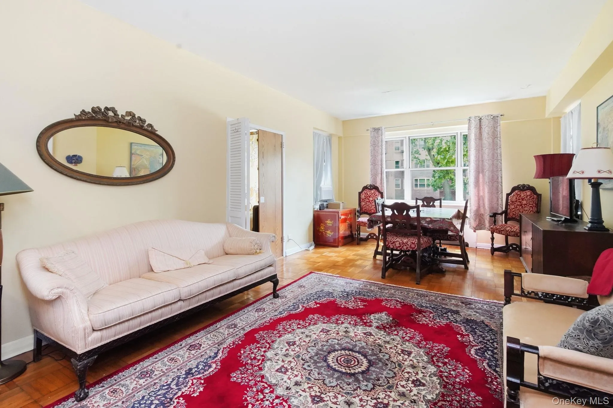 Spacious Living Room, Parquet Hard Wood Floors. Plenty of Natural Sunlight Spacious Living Room, Parquet Hard Wood Floors. Plenty of Natural Sunlight