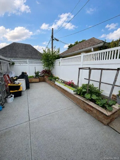 9440 Springfield Boulevard, New York, NY, 6 Bedrooms Bedrooms, 14 Rooms Rooms,3 BathroomsBathrooms,Residential,For Rent,Springfield,0,1028338 9440 Springfield Boulevard, New York, NY, 6 Bedrooms Bedrooms, 14 Rooms Rooms,3 BathroomsBathrooms,Residential,For Rent,Springfield,0,1028338