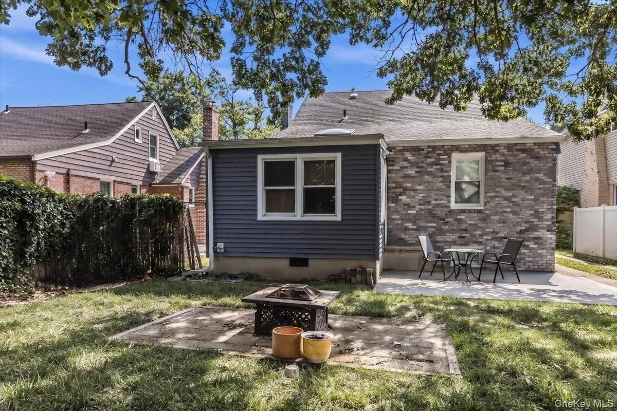 155 Carman Avenue, Hempstead, NY, 4 Bedrooms Bedrooms, 8 Rooms Rooms,2 BathroomsBathrooms,Residential,For Rent,Carman,0,1028340 155 Carman Avenue, Hempstead, NY, 4 Bedrooms Bedrooms, 8 Rooms Rooms,2 BathroomsBathrooms,Residential,For Rent,Carman,0,1028340
