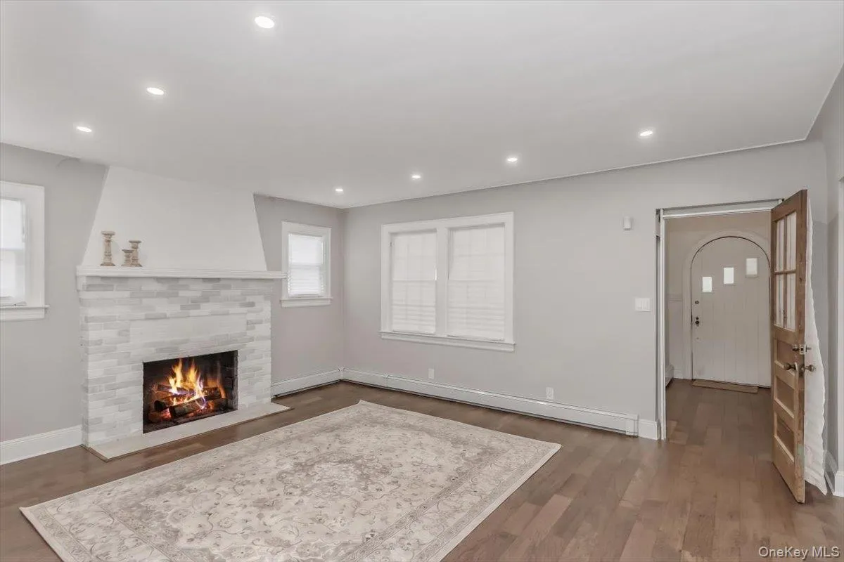 155 Carman Avenue, Hempstead, NY, 4 Bedrooms Bedrooms, 8 Rooms Rooms,2 BathroomsBathrooms,Residential,For Rent,Carman,0,1028340 155 Carman Avenue, Hempstead, NY, 4 Bedrooms Bedrooms, 8 Rooms Rooms,2 BathroomsBathrooms,Residential,For Rent,Carman,0,1028340