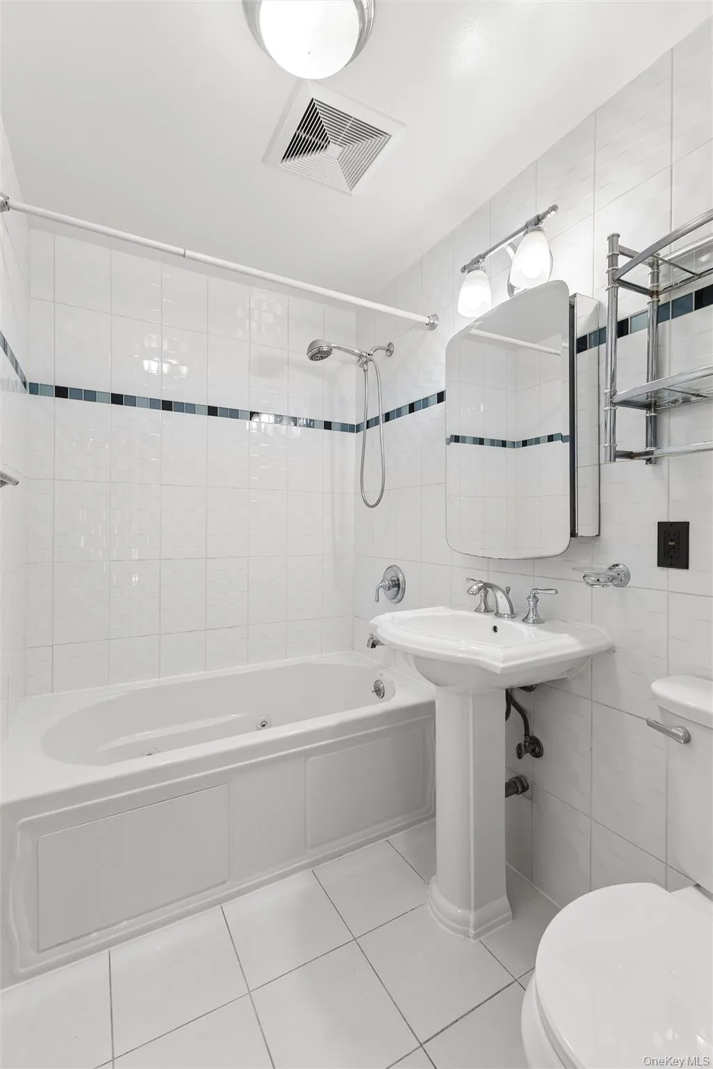 Full bath with Jacuzzi Tub Full bath with Jacuzzi Tub