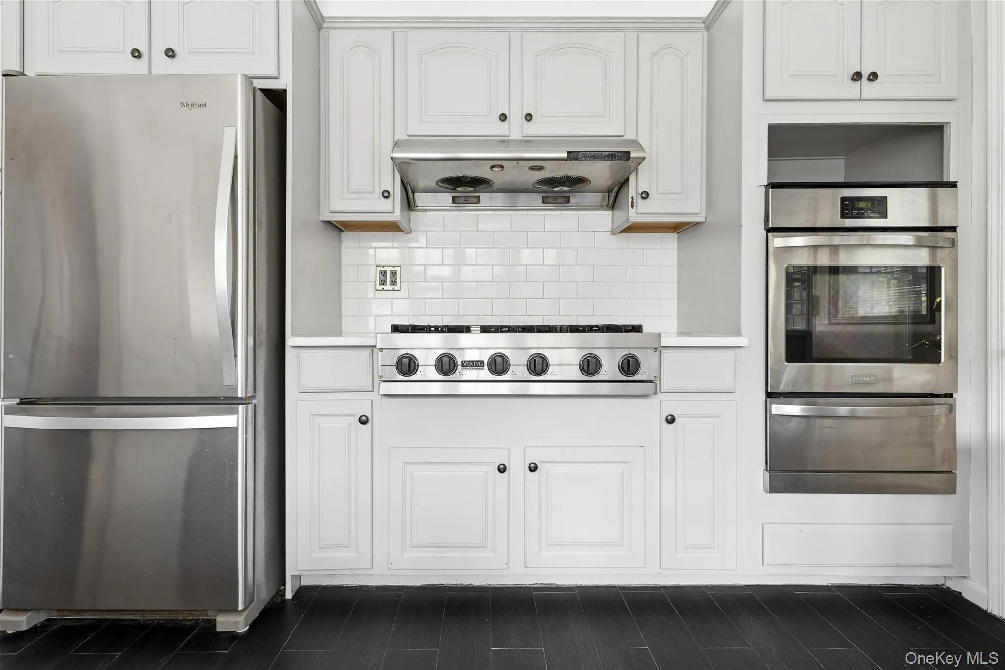 Viking 6 Burner Cooktop and Exhaust Vent Viking 6 Burner Cooktop and Exhaust Vent