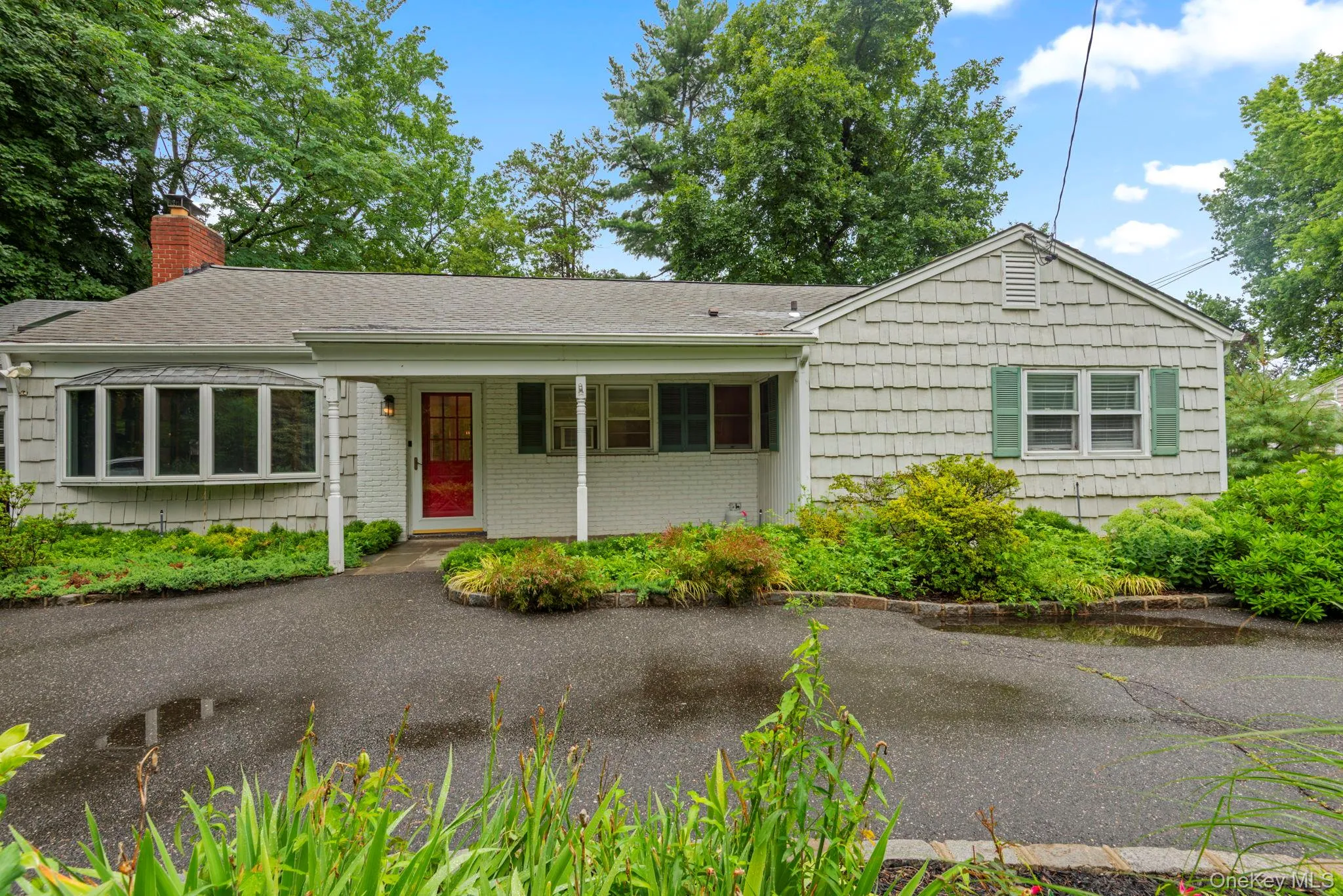 Welcome Home to 75 Cove Road! Welcome Home to 75 Cove Road!