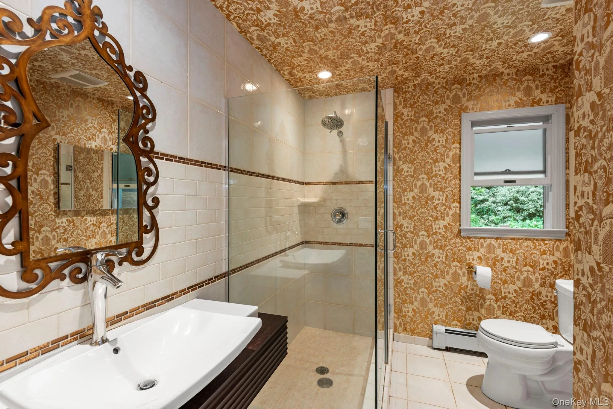 Large 1st floor main bathroom - updated Large 1st floor main bathroom - updated