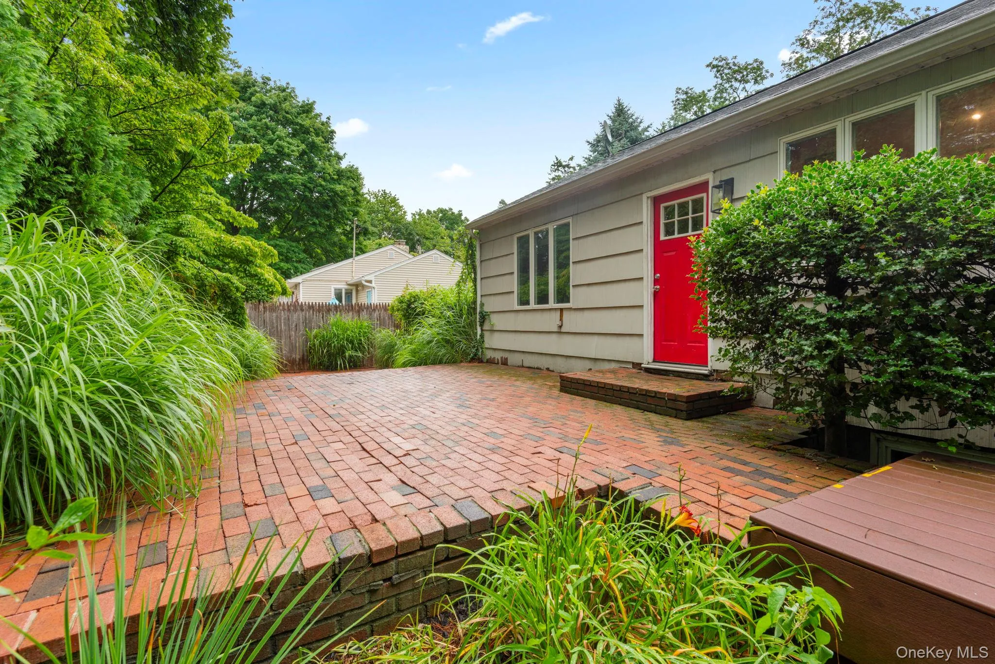 Peaceful backyard - low maitenance Peaceful backyard - low maitenance