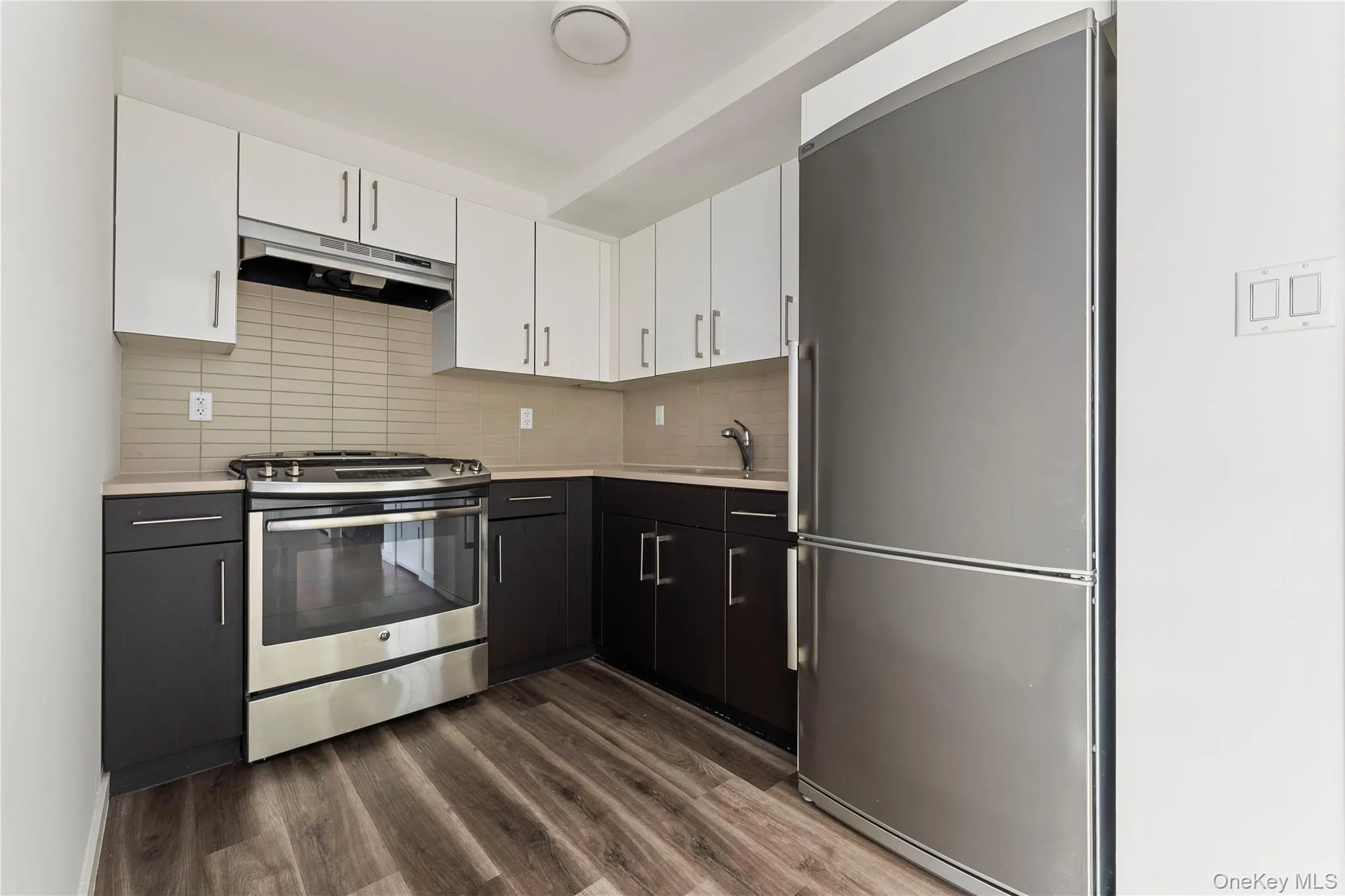 43-12 214th Place, New York, NY, 2 Bedrooms Bedrooms, 5 Rooms Rooms,2 BathroomsBathrooms,Residential,For Rent,214th,0,1028358 43-12 214th Place, New York, NY, 2 Bedrooms Bedrooms, 5 Rooms Rooms,2 BathroomsBathrooms,Residential,For Rent,214th,0,1028358