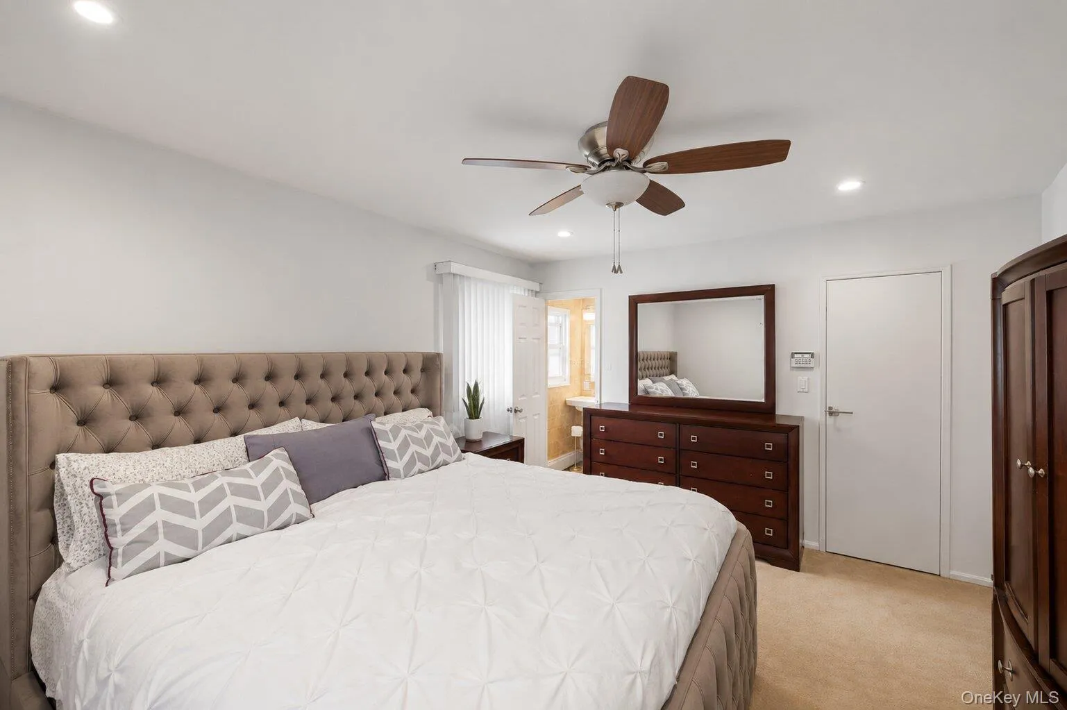 Primary Bedroom Located on floor 4 with all other bedrooms Primary Bedroom Located on floor 4 with all other bedrooms