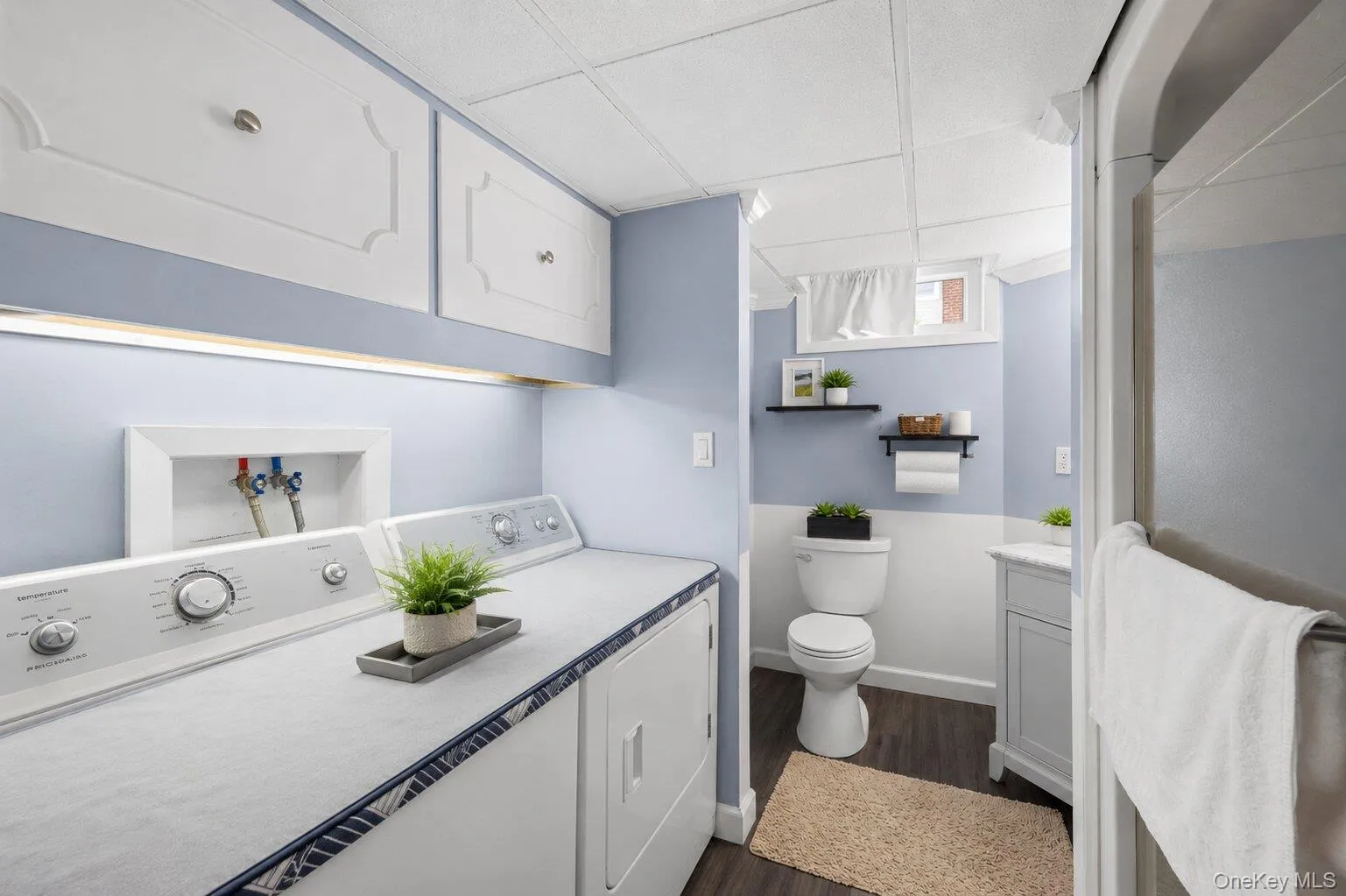 Laundry and Full bathroom located on lower level (Floor 1) Laundry and Full bathroom located on lower level (Floor 1)