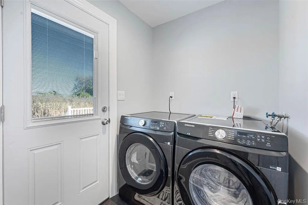 336 Grand Central Avenue, Babylon, NY, 4 Bedrooms Bedrooms, 11 Rooms Rooms,2 BathroomsBathrooms,Residential,For Rent,Grand Central,0,1028381 336 Grand Central Avenue, Babylon, NY, 4 Bedrooms Bedrooms, 11 Rooms Rooms,2 BathroomsBathrooms,Residential,For Rent,Grand Central,0,1028381