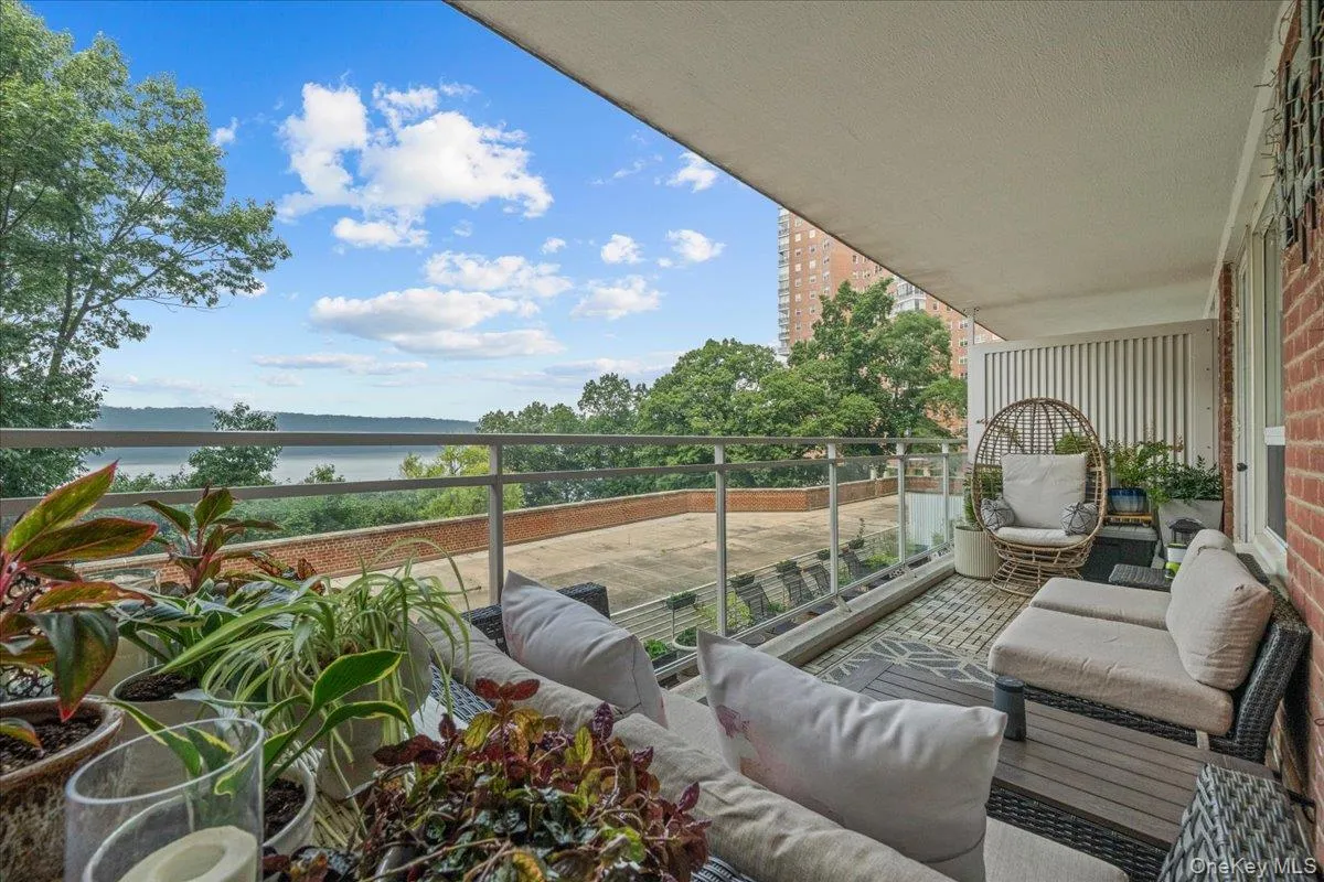 2575 Palisade Avenue, New York, NY, 1 Bedroom Bedrooms, 3 Rooms Rooms,1 BathroomBathrooms,Residential,For Rent,Palisade,0,1028382 2575 Palisade Avenue, New York, NY, 1 Bedroom Bedrooms, 3 Rooms Rooms,1 BathroomBathrooms,Residential,For Rent,Palisade,0,1028382