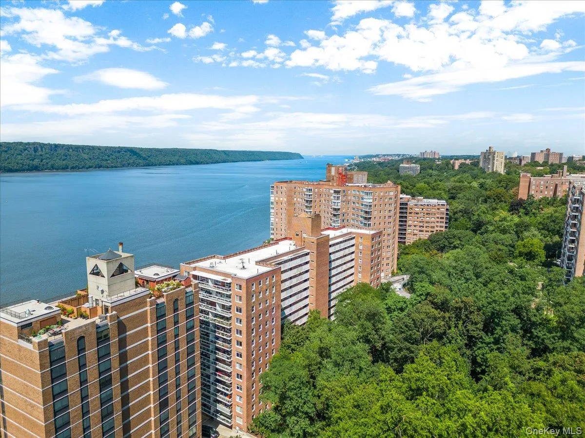 2575 Palisade Avenue, New York, NY, 1 Bedroom Bedrooms, 3 Rooms Rooms,1 BathroomBathrooms,Residential,For Rent,Palisade,0,1028382 2575 Palisade Avenue, New York, NY, 1 Bedroom Bedrooms, 3 Rooms Rooms,1 BathroomBathrooms,Residential,For Rent,Palisade,0,1028382
