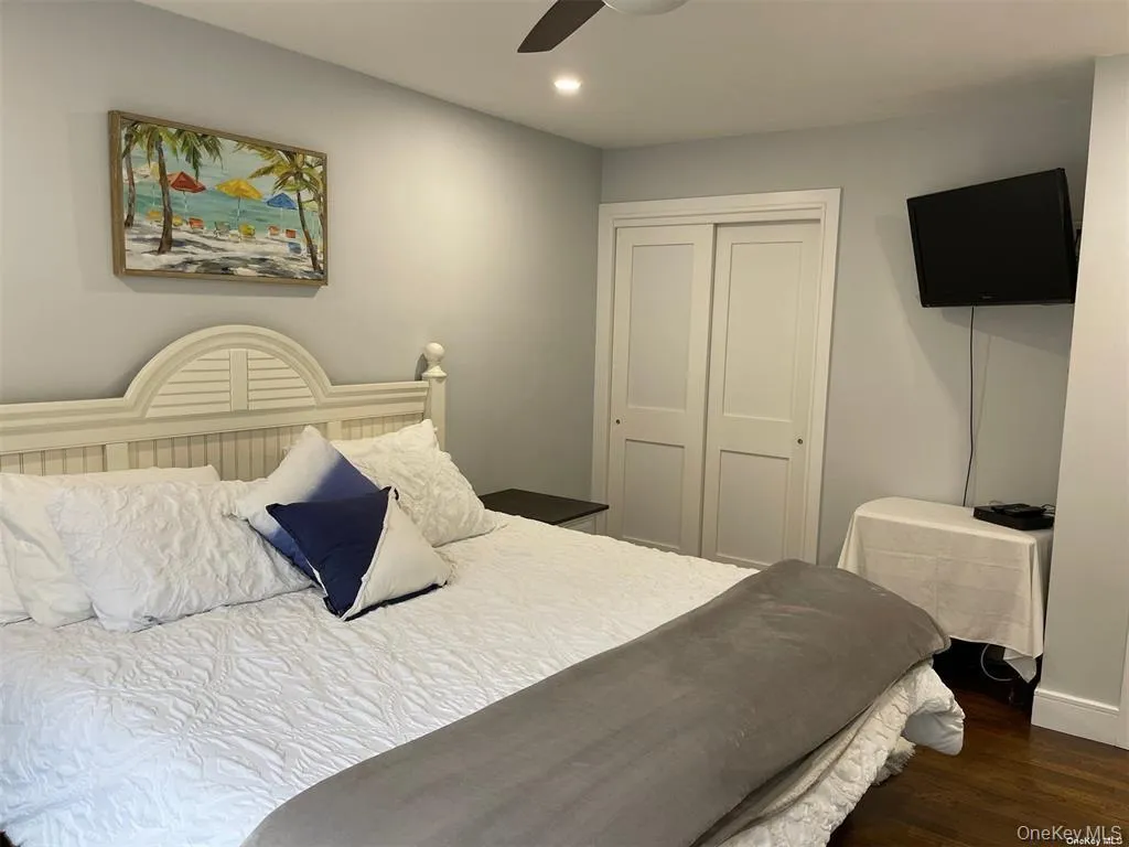 Primary BedroomKing Size Bed Primary BedroomKing Size Bed