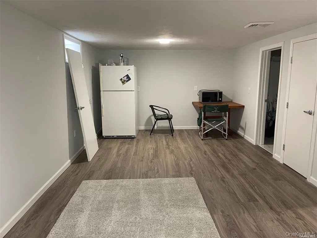 Den / Office Den / Office