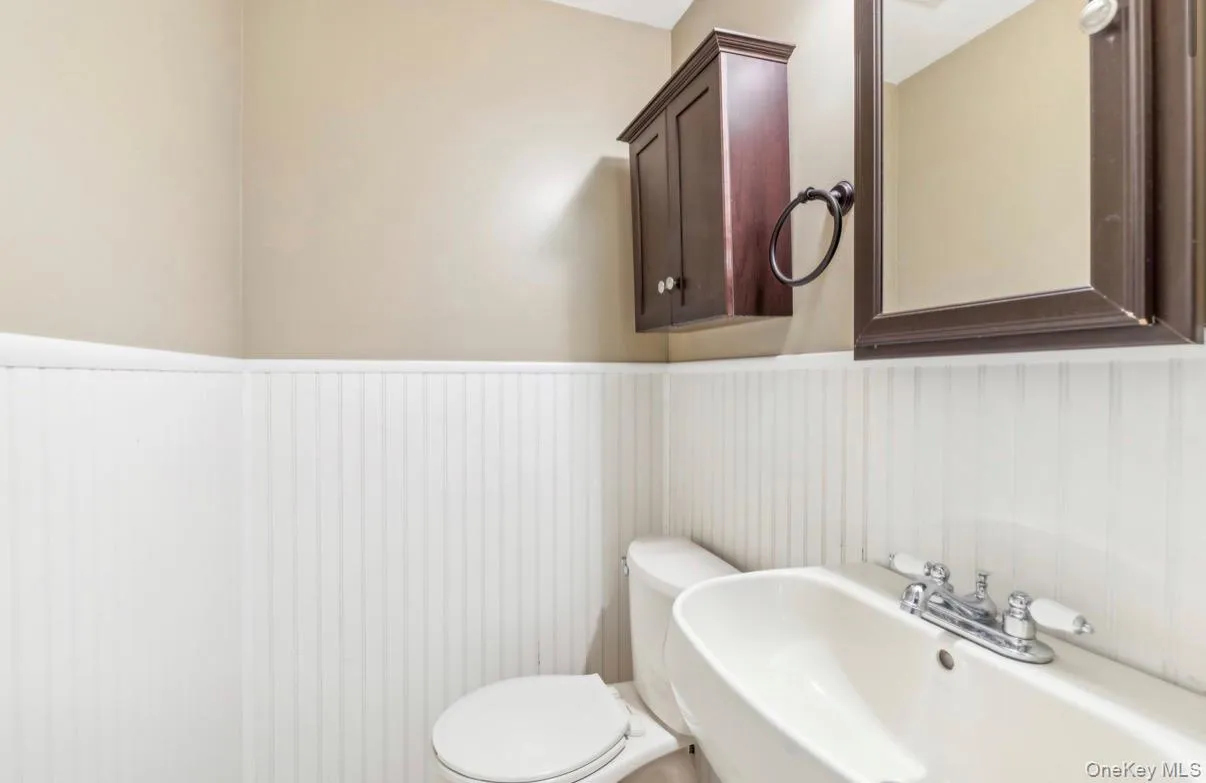 598 Blue Ridge Drive, Brookhaven, NY, 3 Bedrooms Bedrooms, 6 Rooms Rooms,1 BathroomBathrooms,Residential Lease,For Rent,Blue Ridge,0,1028400 598 Blue Ridge Drive, Brookhaven, NY, 3 Bedrooms Bedrooms, 6 Rooms Rooms,1 BathroomBathrooms,Residential Lease,For Rent,Blue Ridge,0,1028400