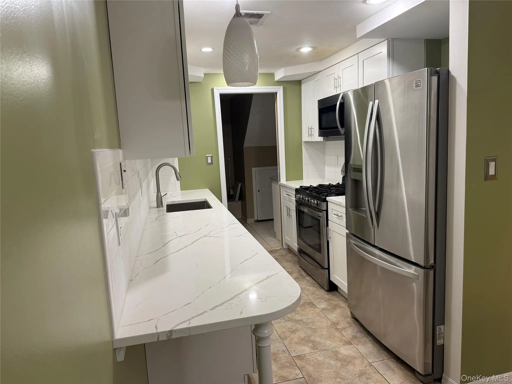 598 Blue Ridge Drive, Brookhaven, NY, 3 Bedrooms Bedrooms, 6 Rooms Rooms,1 BathroomBathrooms,Residential Lease,For Rent,Blue Ridge,0,1028400 598 Blue Ridge Drive, Brookhaven, NY, 3 Bedrooms Bedrooms, 6 Rooms Rooms,1 BathroomBathrooms,Residential Lease,For Rent,Blue Ridge,0,1028400