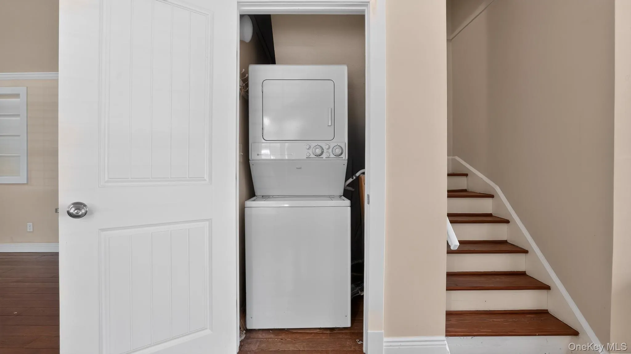 1058 PLANDOME Road, North Hempstead, NY, 2 Bedrooms Bedrooms, 5 Rooms Rooms,2 BathroomsBathrooms,Residential Lease,For Rent,PLANDOME,0,1028431 1058 PLANDOME Road, North Hempstead, NY, 2 Bedrooms Bedrooms, 5 Rooms Rooms,2 BathroomsBathrooms,Residential Lease,For Rent,PLANDOME,0,1028431