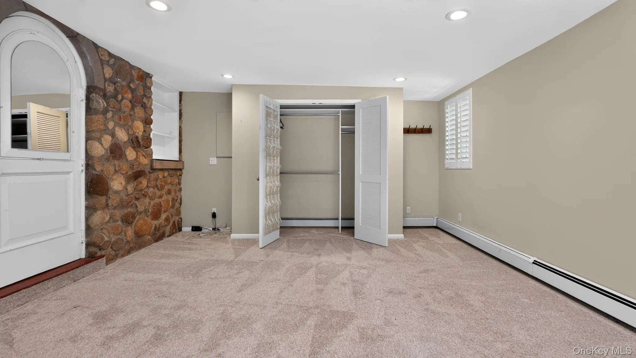 1058 PLANDOME Road, North Hempstead, NY, 2 Bedrooms Bedrooms, 5 Rooms Rooms,2 BathroomsBathrooms,Residential Lease,For Rent,PLANDOME,0,1028431 1058 PLANDOME Road, North Hempstead, NY, 2 Bedrooms Bedrooms, 5 Rooms Rooms,2 BathroomsBathrooms,Residential Lease,For Rent,PLANDOME,0,1028431