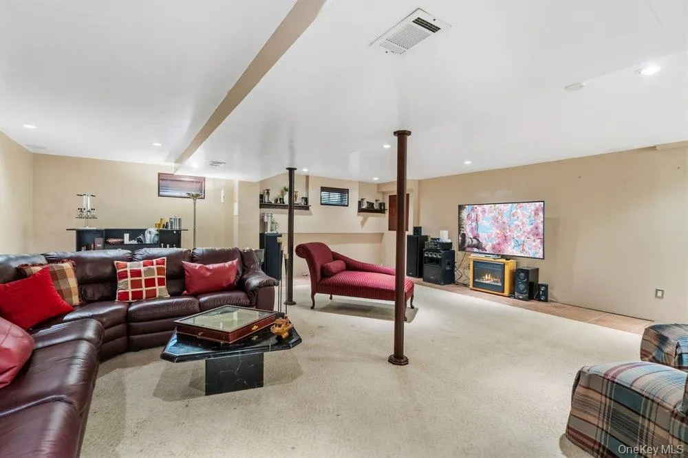 89 Floyd Street, Babylon, NY, 4 Bedrooms Bedrooms, 11 Rooms Rooms,3 BathroomsBathrooms,Residential,For Rent,Floyd,0,1028450 89 Floyd Street, Babylon, NY, 4 Bedrooms Bedrooms, 11 Rooms Rooms,3 BathroomsBathrooms,Residential,For Rent,Floyd,0,1028450