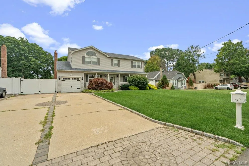89 Floyd Street, Babylon, NY, 4 Bedrooms Bedrooms, 11 Rooms Rooms,3 BathroomsBathrooms,Residential,For Rent,Floyd,0,1028450 89 Floyd Street, Babylon, NY, 4 Bedrooms Bedrooms, 11 Rooms Rooms,3 BathroomsBathrooms,Residential,For Rent,Floyd,0,1028450