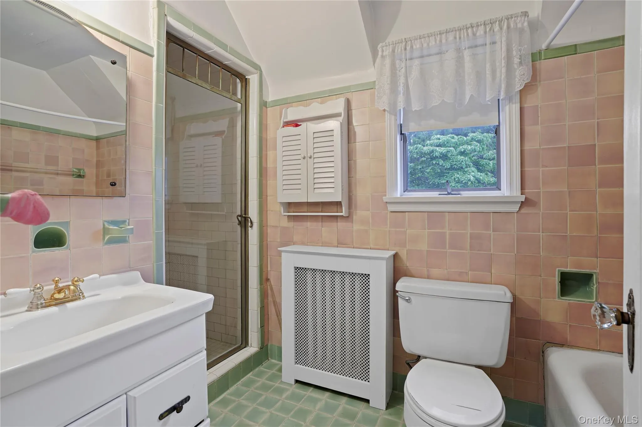 En Suite Primary Bathroom En Suite Primary Bathroom